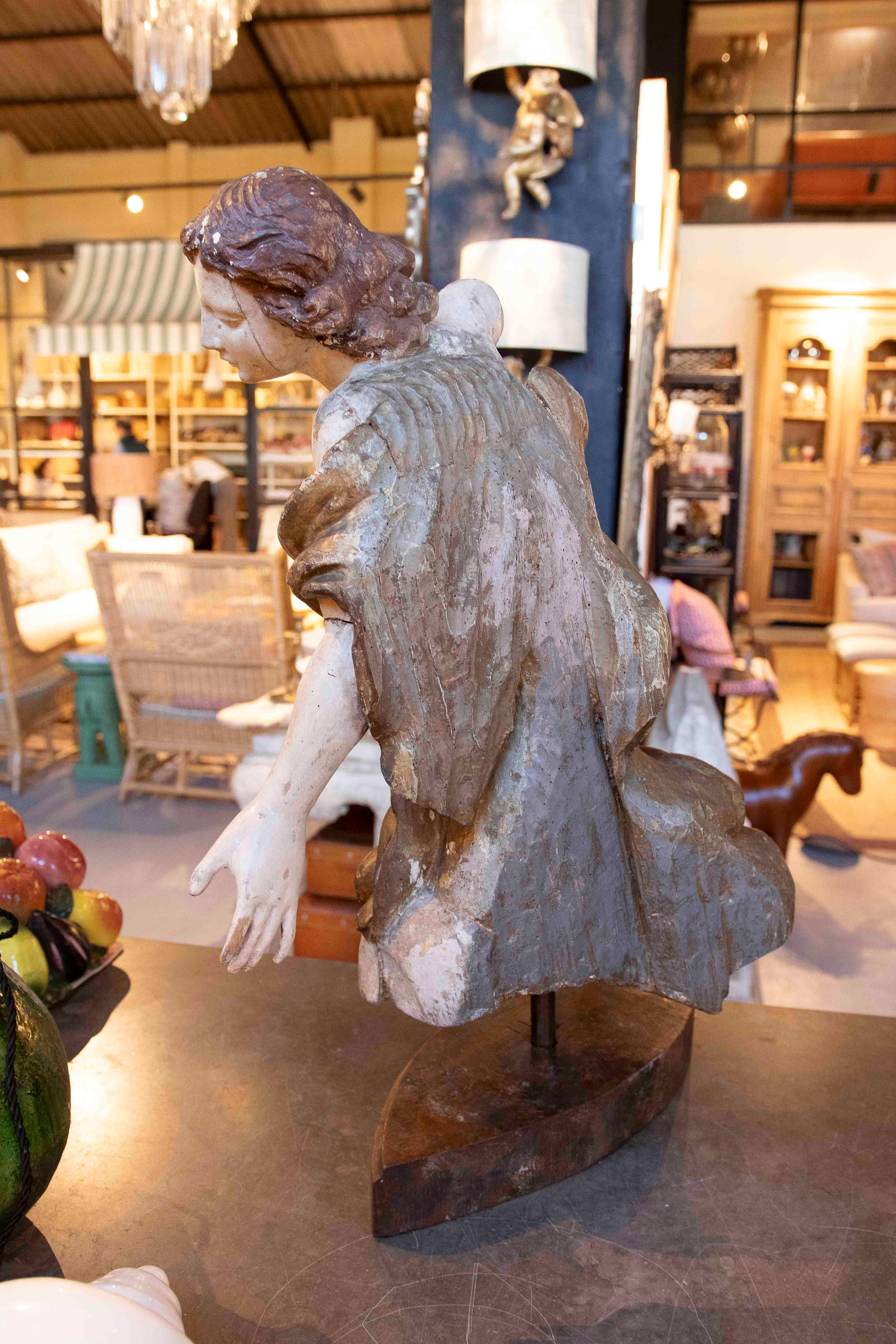 17e paire de sculptures antiques d'anges en Wood Wood polychrome en vente 4