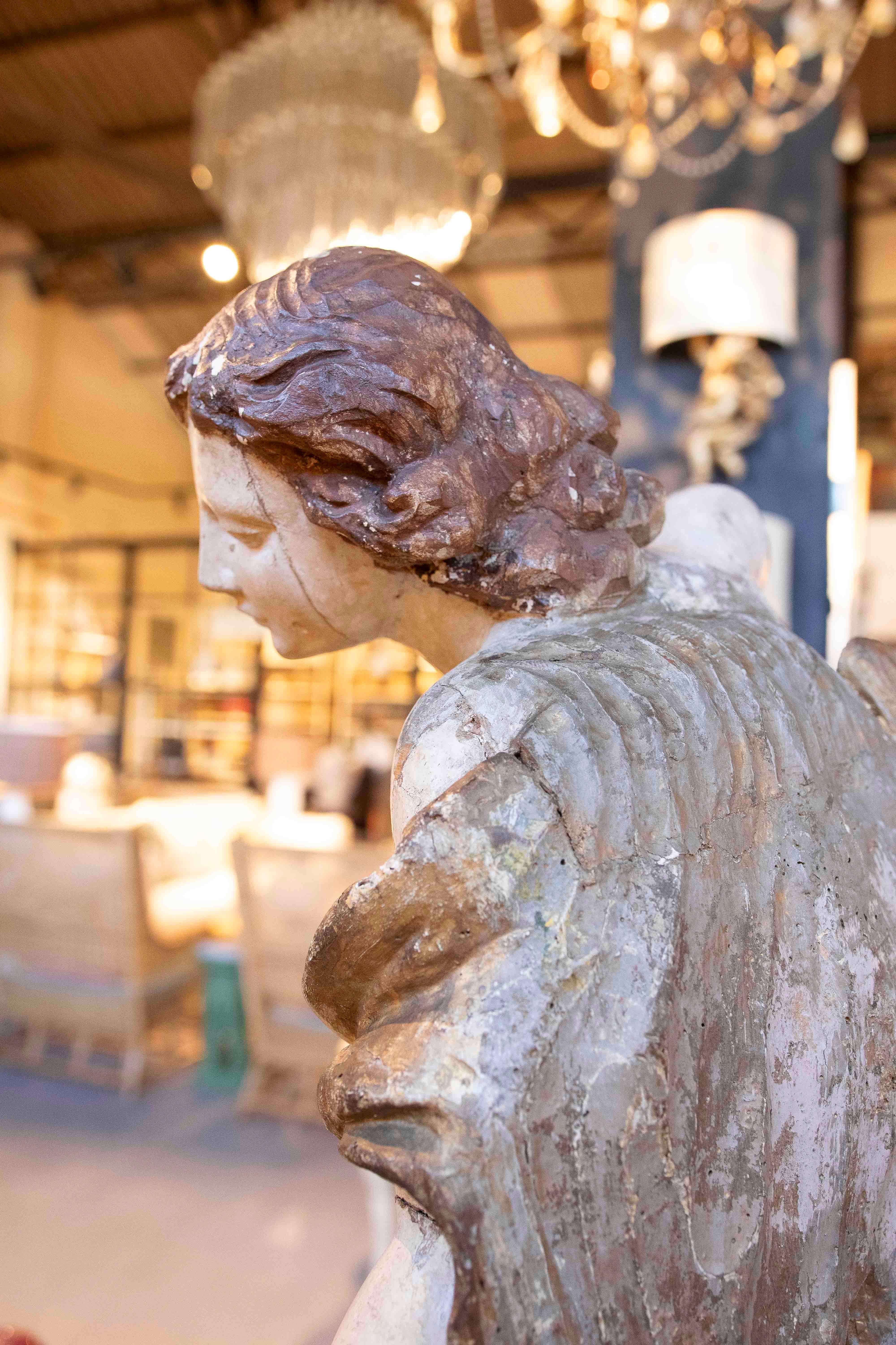 17e paire de sculptures antiques d'anges en Wood Wood polychrome en vente 5