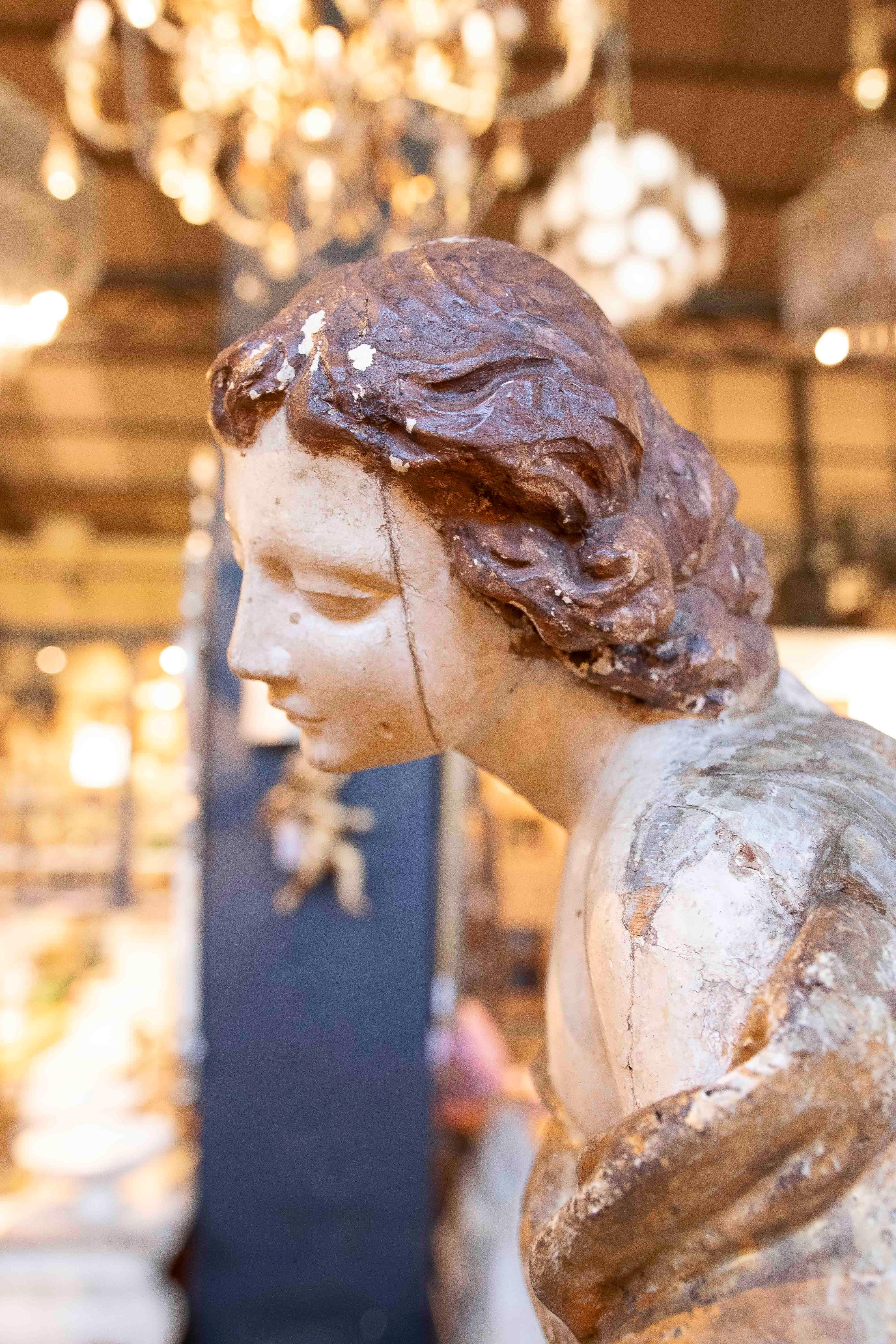 17e paire de sculptures antiques d'anges en Wood Wood polychrome en vente 14
