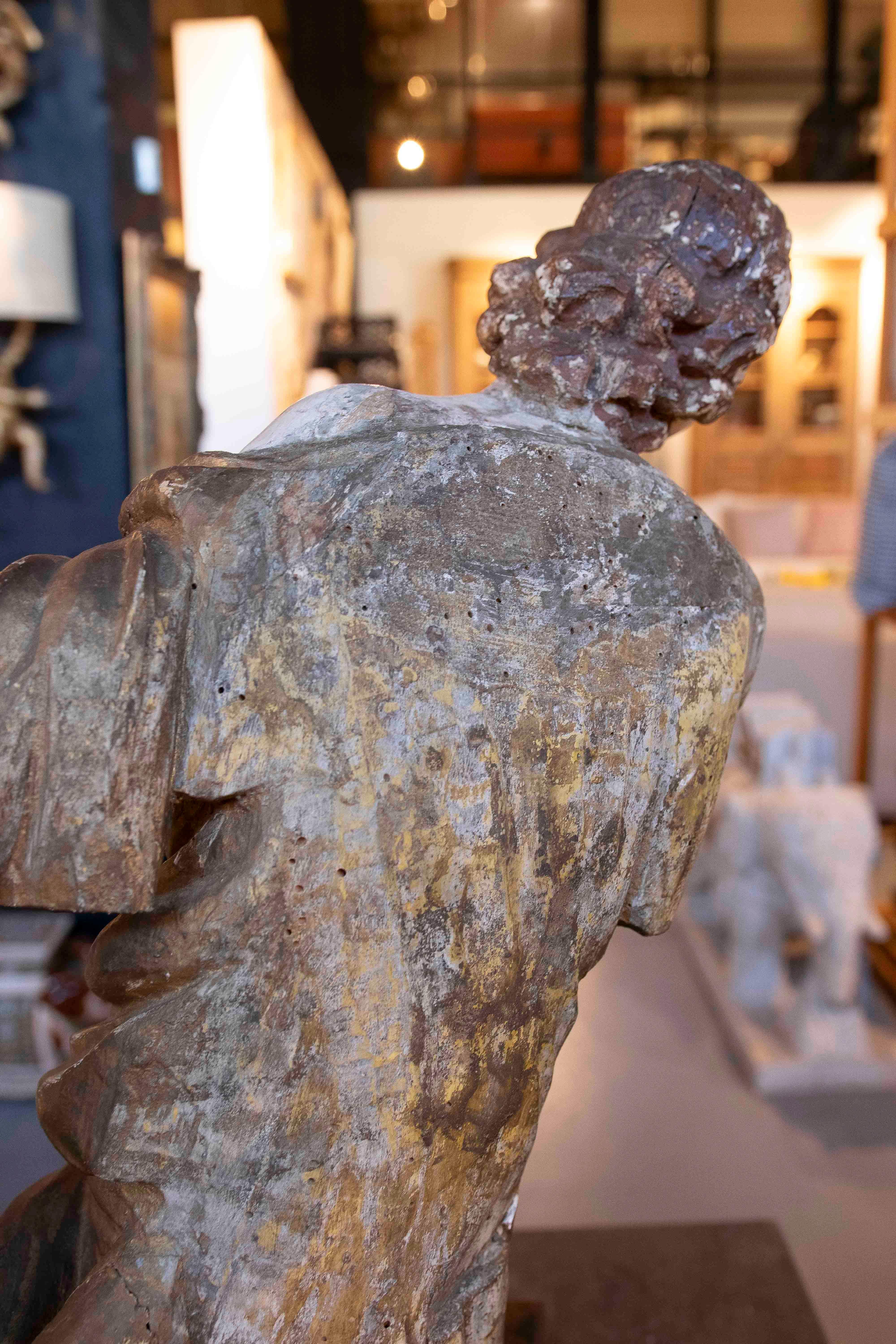 17e paire de sculptures antiques d'anges en Wood Wood polychrome en vente 1