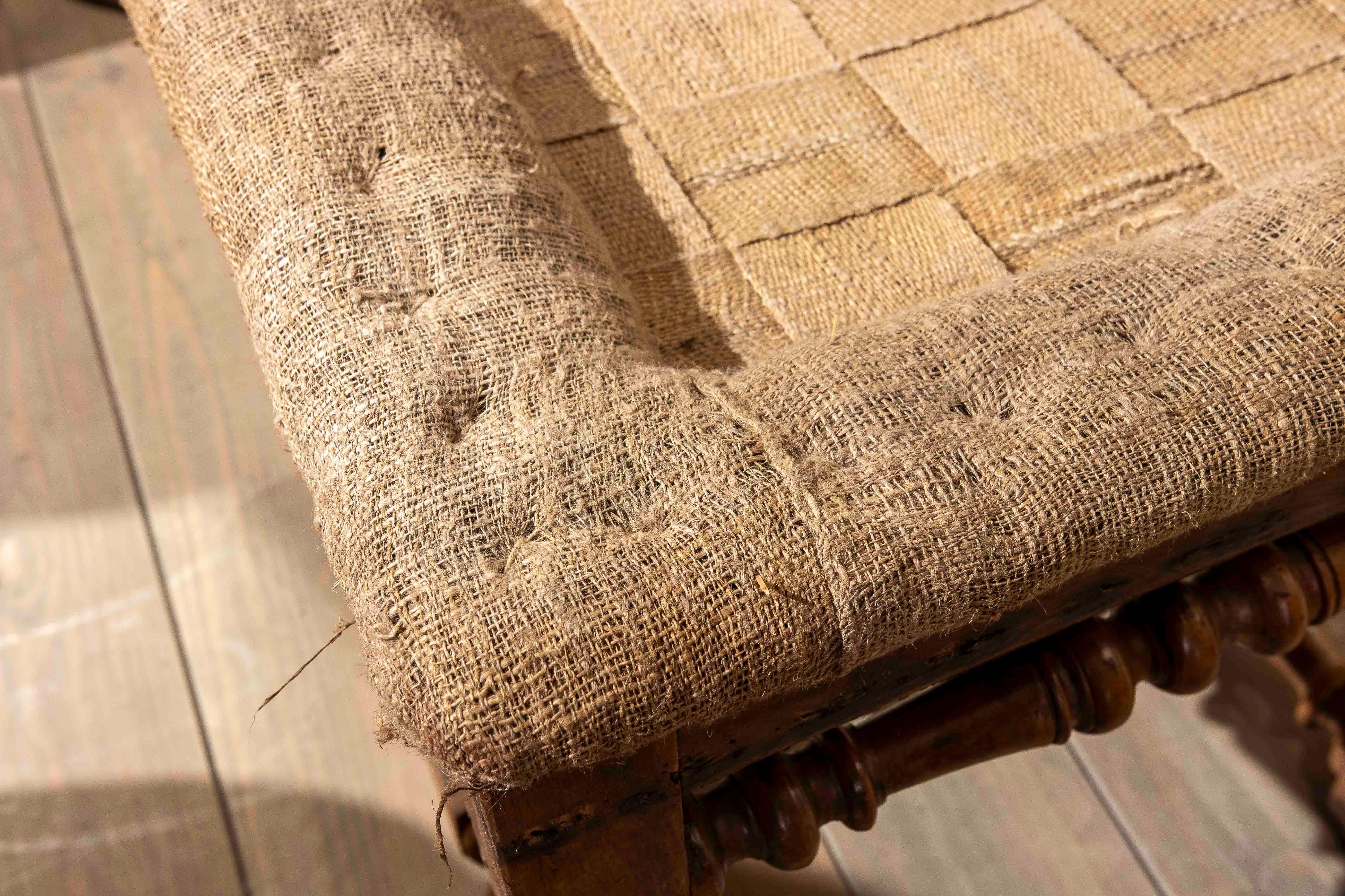 17. Vintage geschnitzter Holzhocker mit original unbedecktem Sitz im Angebot 6