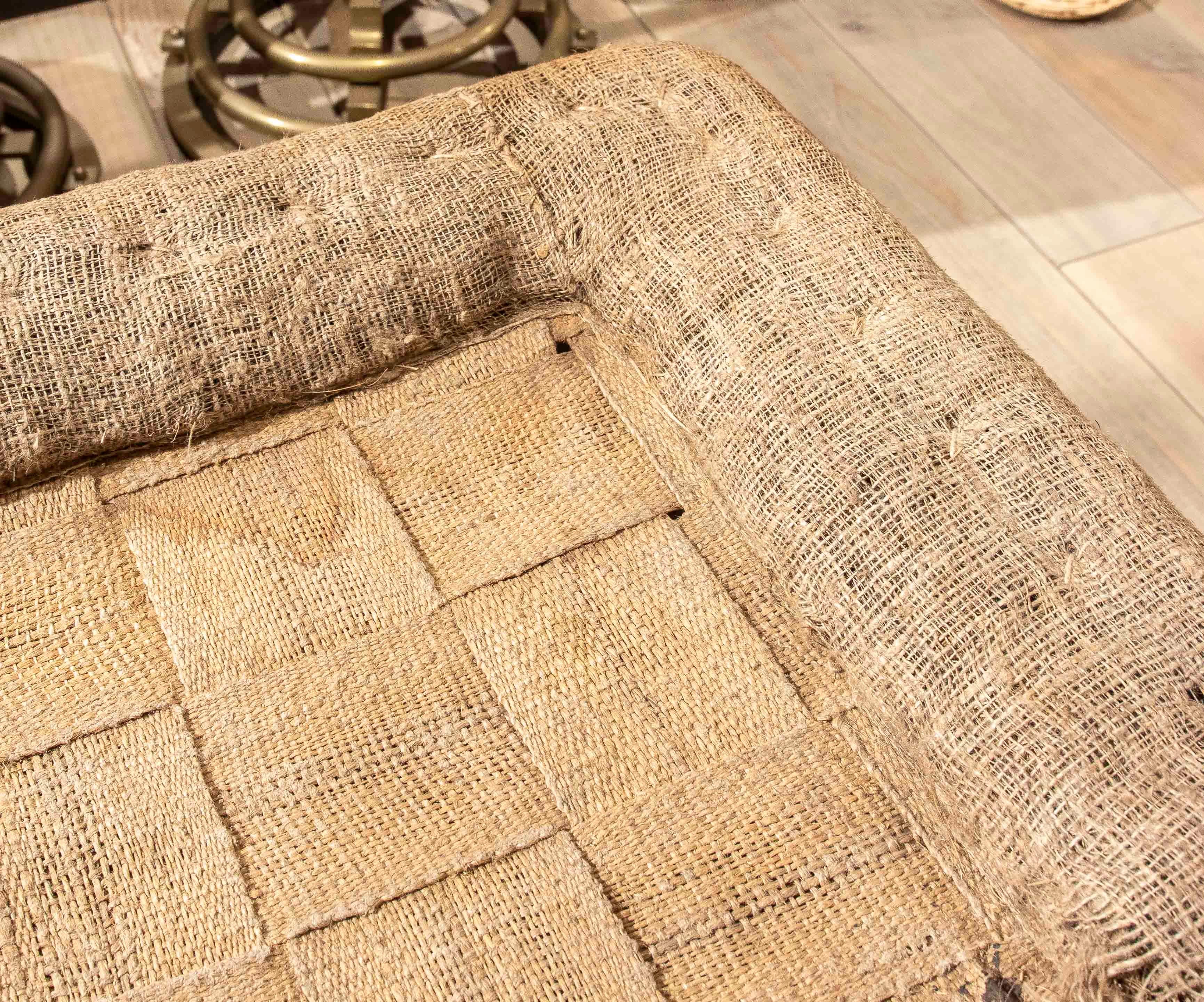 17. Vintage geschnitzter Holzhocker mit original unbedecktem Sitz im Angebot 3
