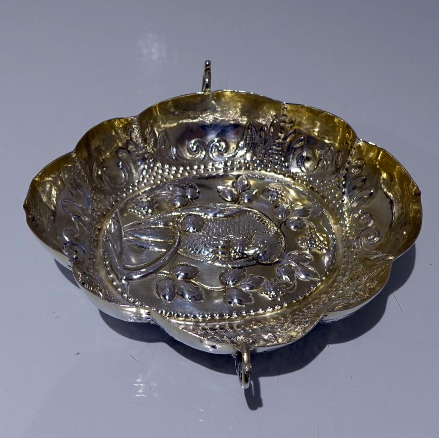 A highly collectable and incredibly rare shaped Augsburg silver wine taster decorated with a central ornate base which is then framed in an oval moulded bead surround. The walls of have additional ornate mouldings and the wine taster has been