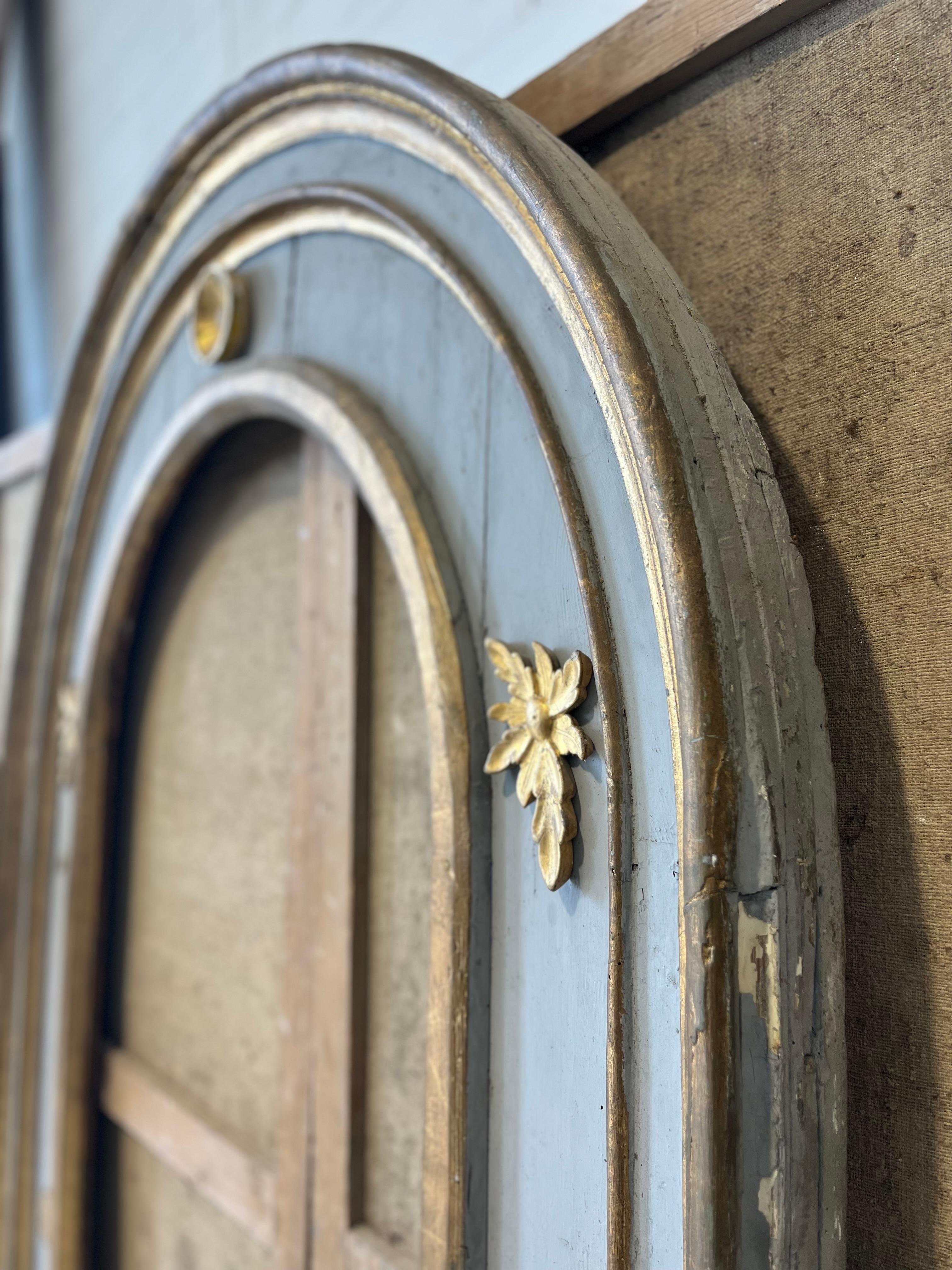 Gold Leaf 17thC Arched frame For Sale