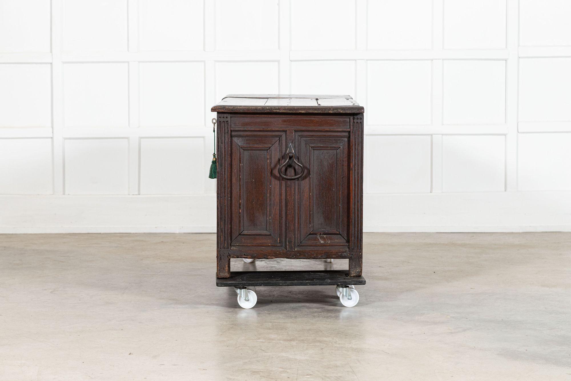 Artesonado inglés de roble del siglo XVII en venta 3