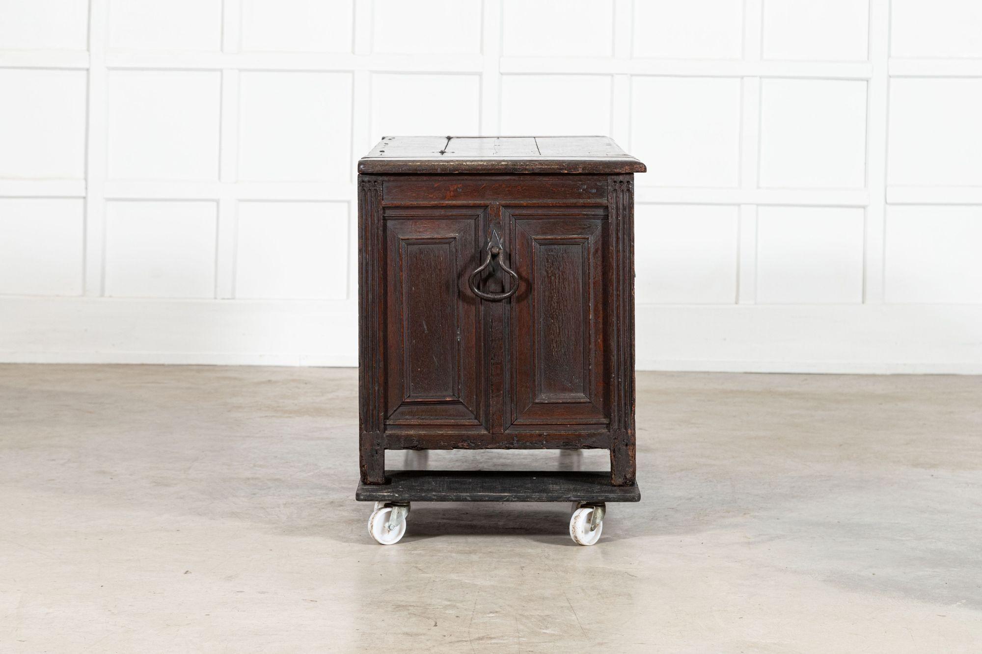 Artesonado inglés de roble del siglo XVII en venta 4