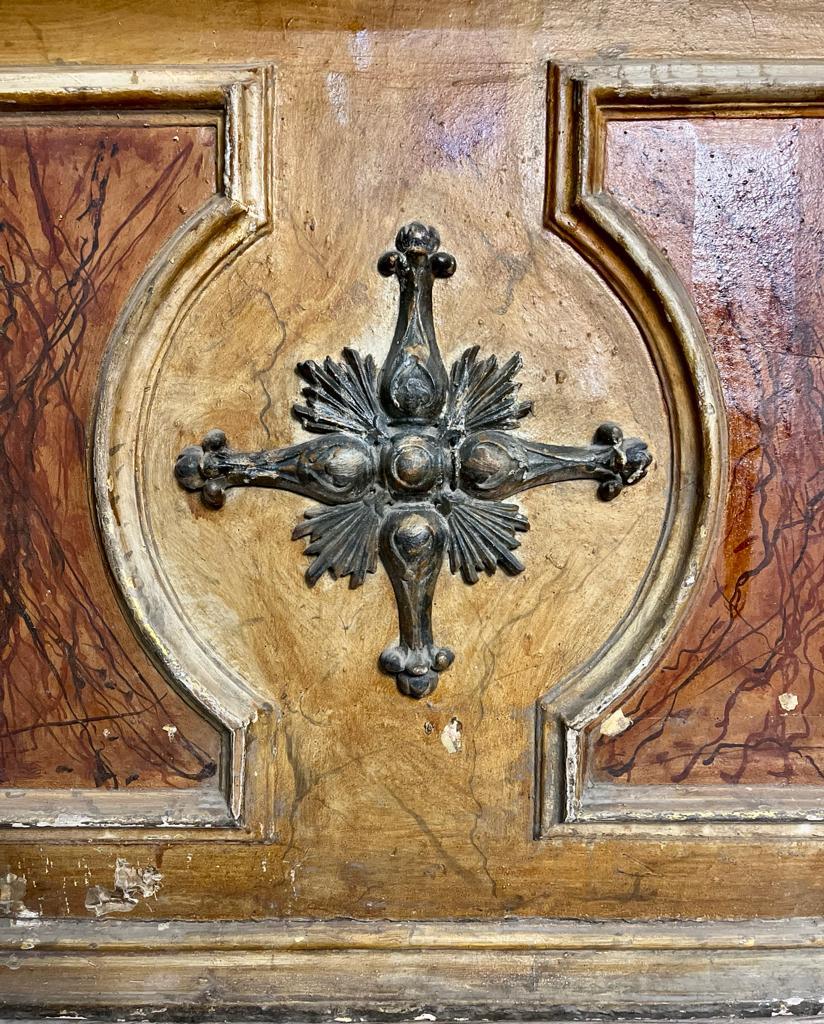17thC faux marble altar In Fair Condition For Sale In Livorno, IT