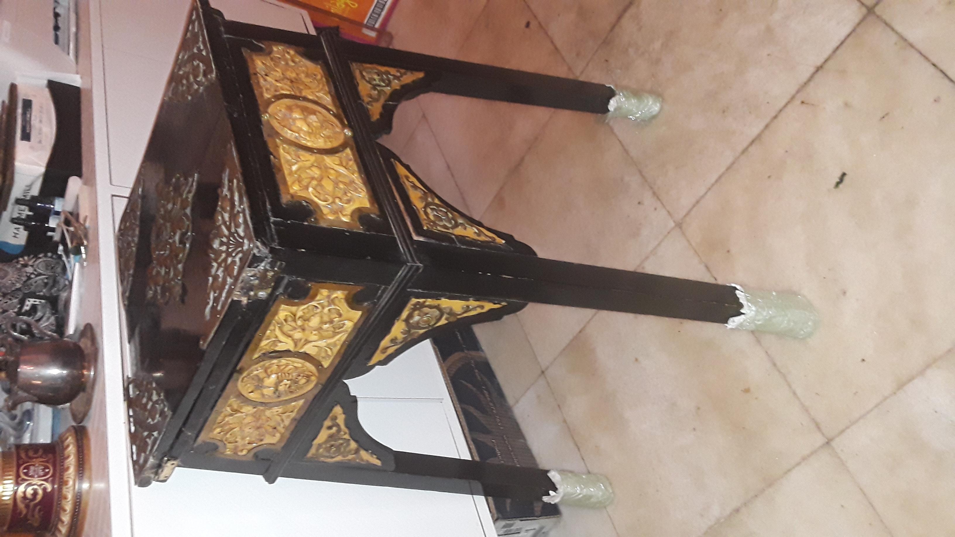 Antiquités françaises du 17e siècle - Table à jeux Louis XIV laquée noir avec bronze 4