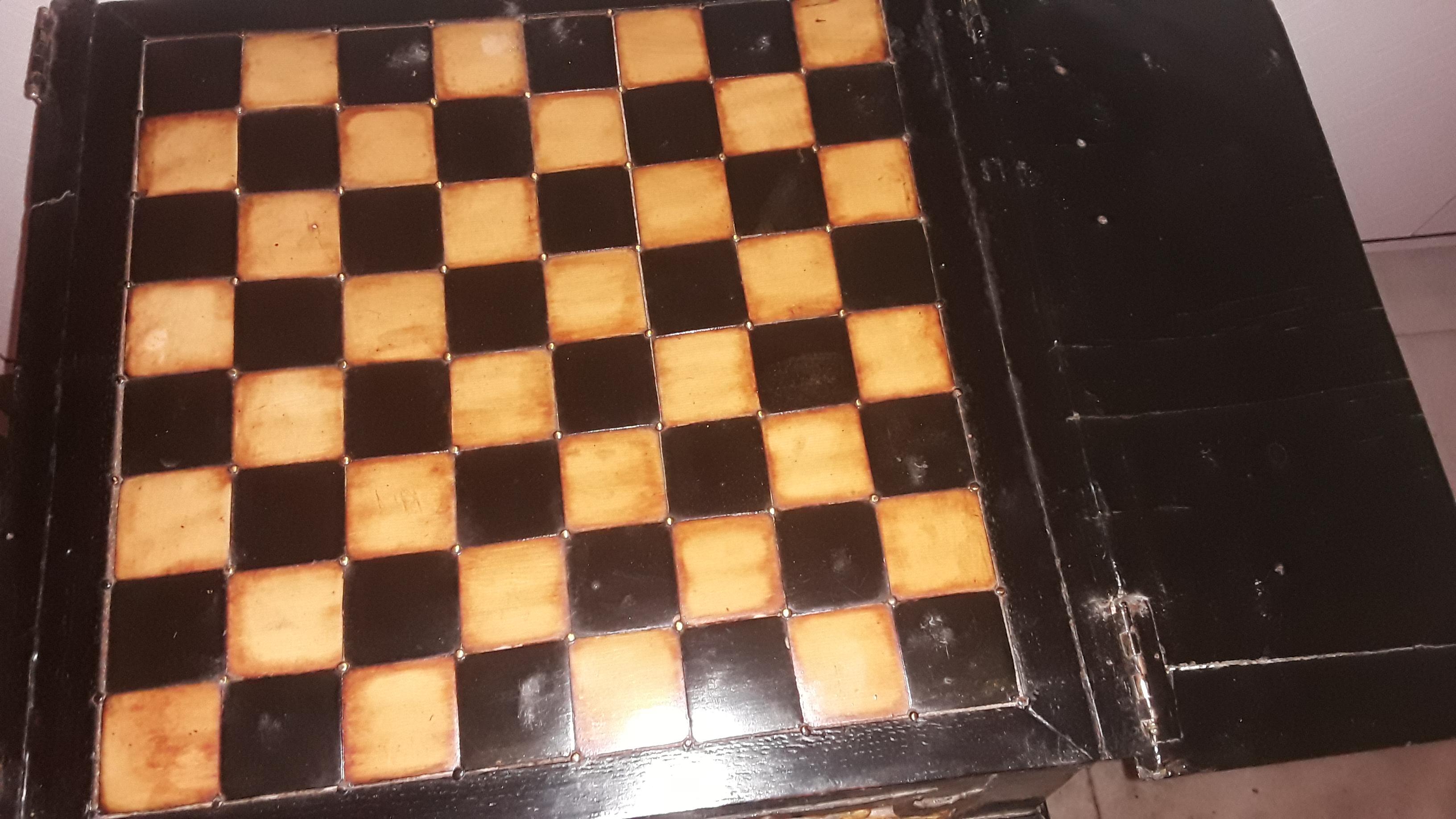 Antiquités françaises du 17e siècle - Table à jeux Louis XIV laquée noir avec bronze 6