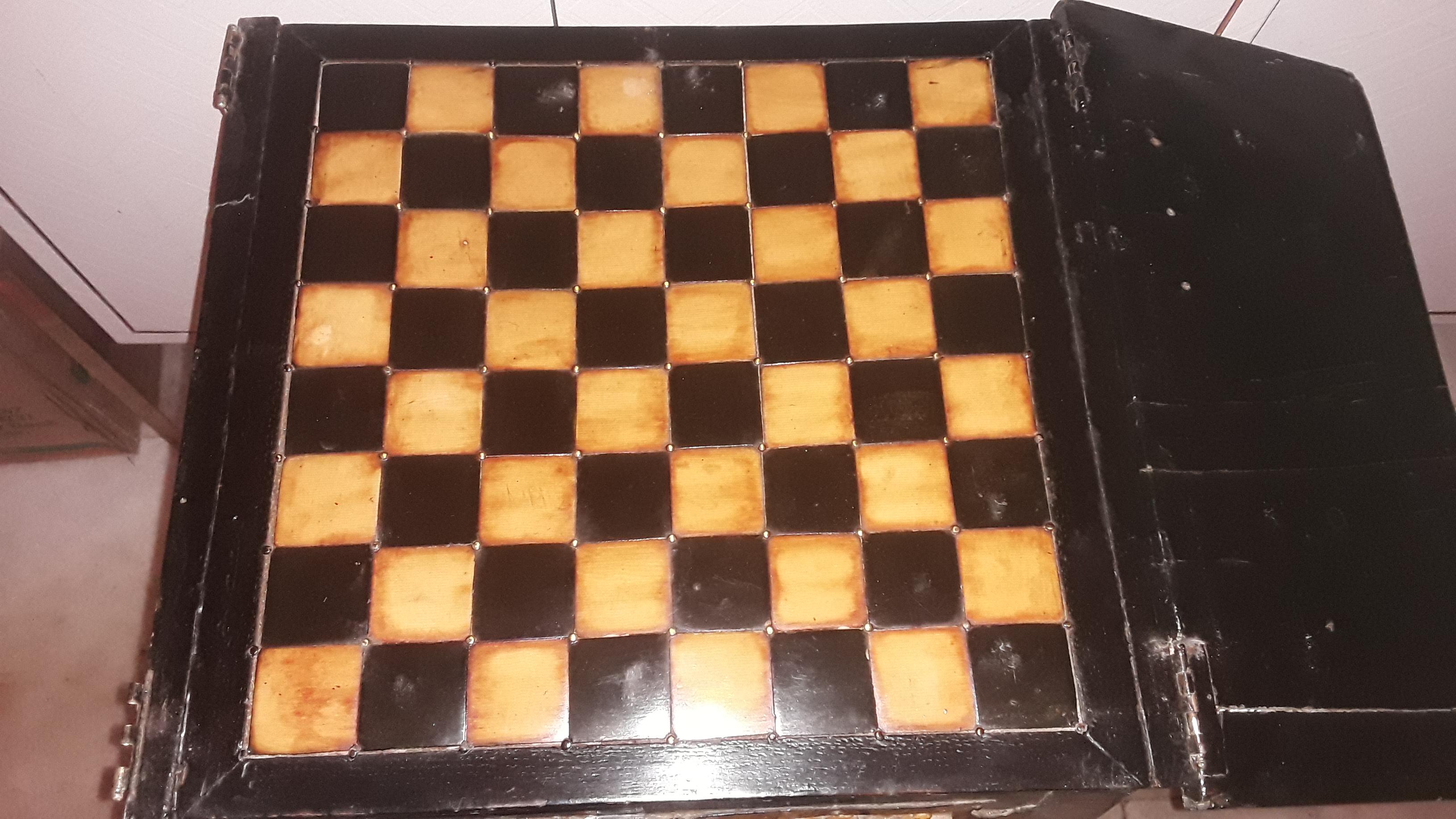 Antiquités françaises du 17e siècle - Table à jeux Louis XIV laquée noir avec bronze 7