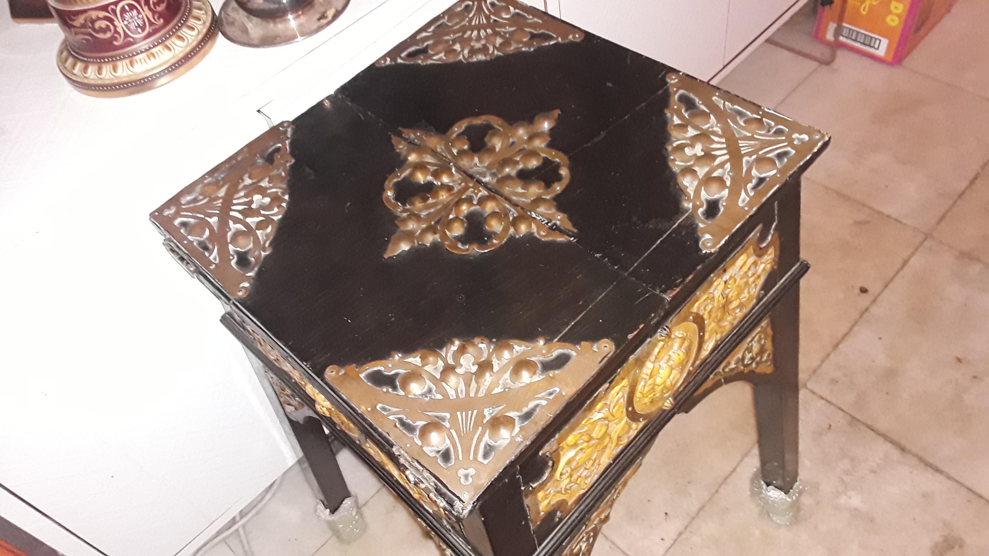 Antiquités françaises du 17e siècle - Table à jeux Louis XIV laquée noir avec bronze 12