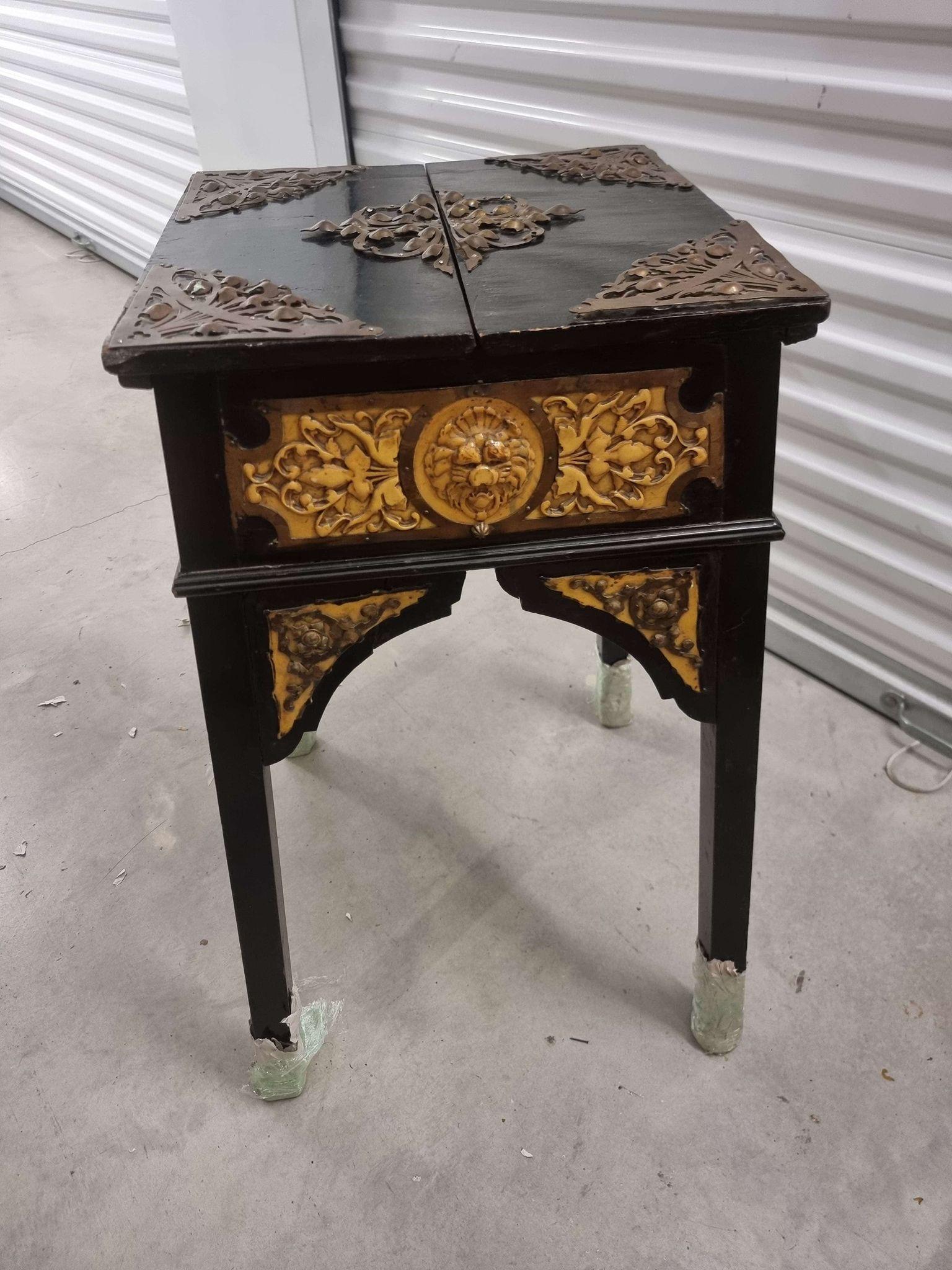 Fin du XVIIe siècle Antiquités françaises du 17e siècle - Table à jeux Louis XIV laquée noir avec bronze