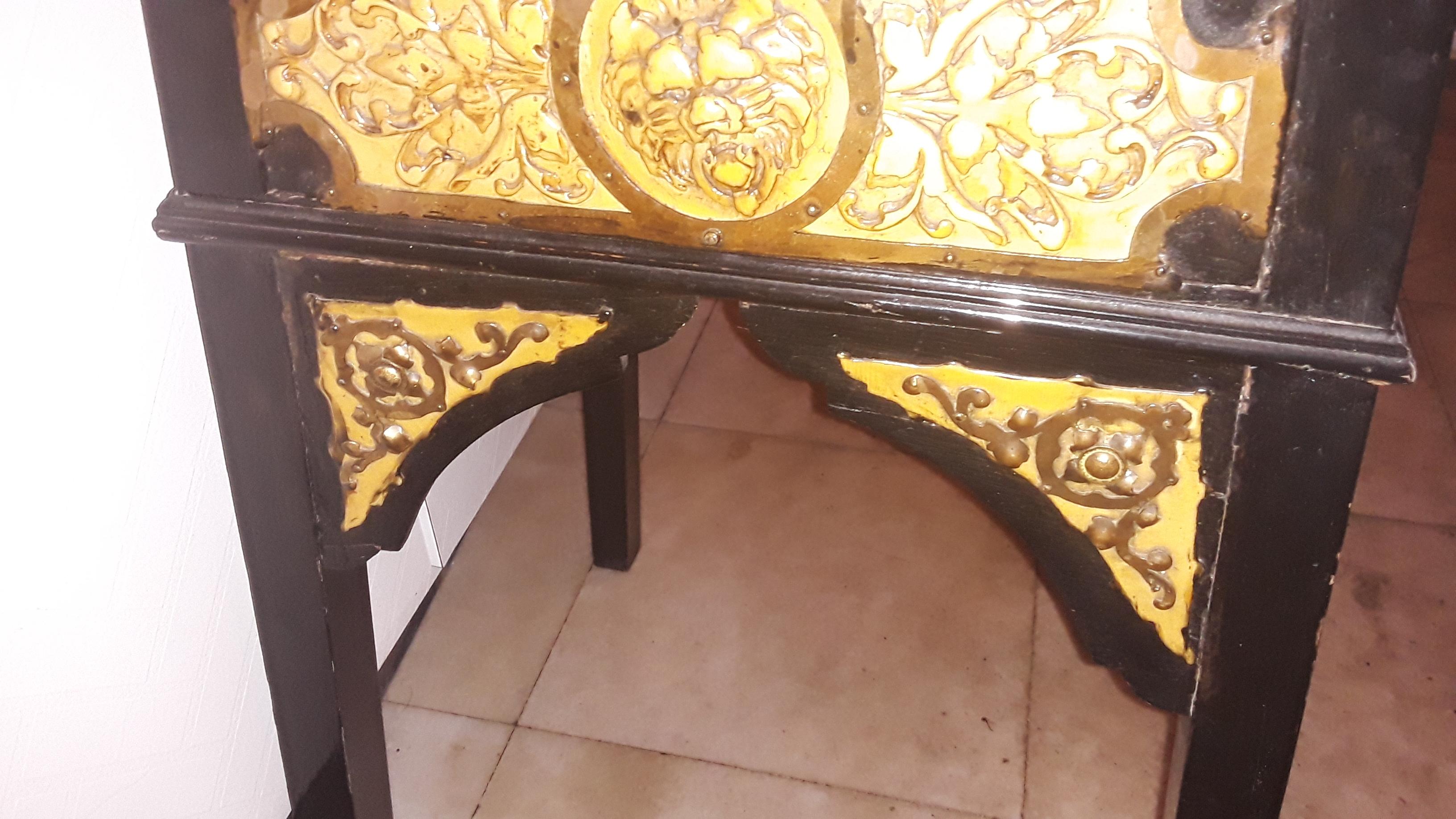 Antiquités françaises du 17e siècle - Table à jeux Louis XIV laquée noir avec bronze 3