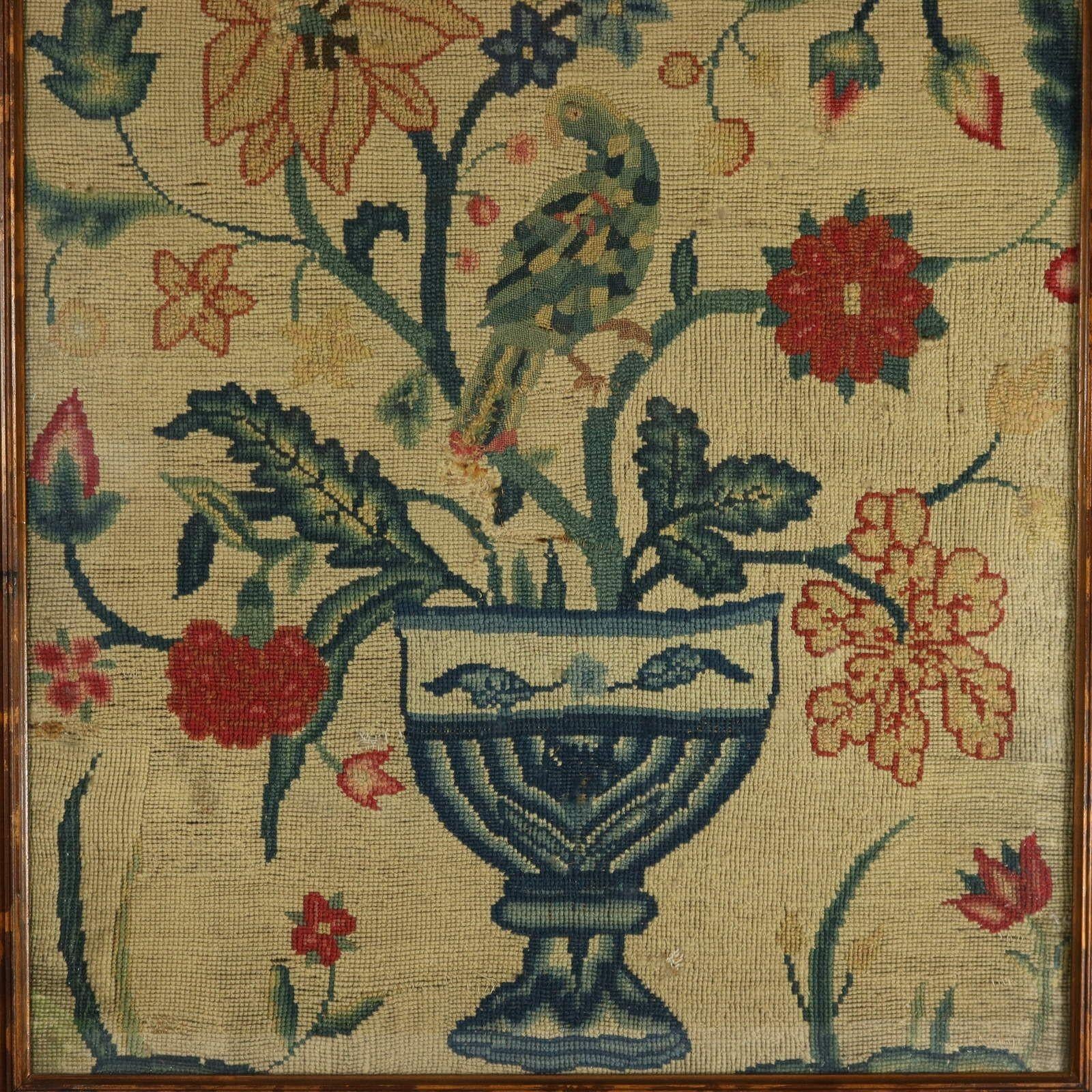 Gros Point-Stickerei aus dem 17. Jahrhundert - Blumenvase mit Vogel im Zustand „Gut“ im Angebot in Chelmsford, Essex