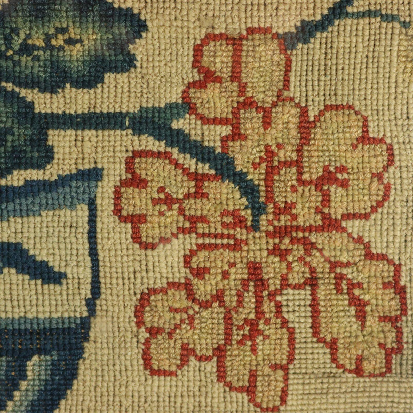 Gros Point-Stickerei aus dem 17. Jahrhundert - Blumenvase mit Vogel im Angebot 3