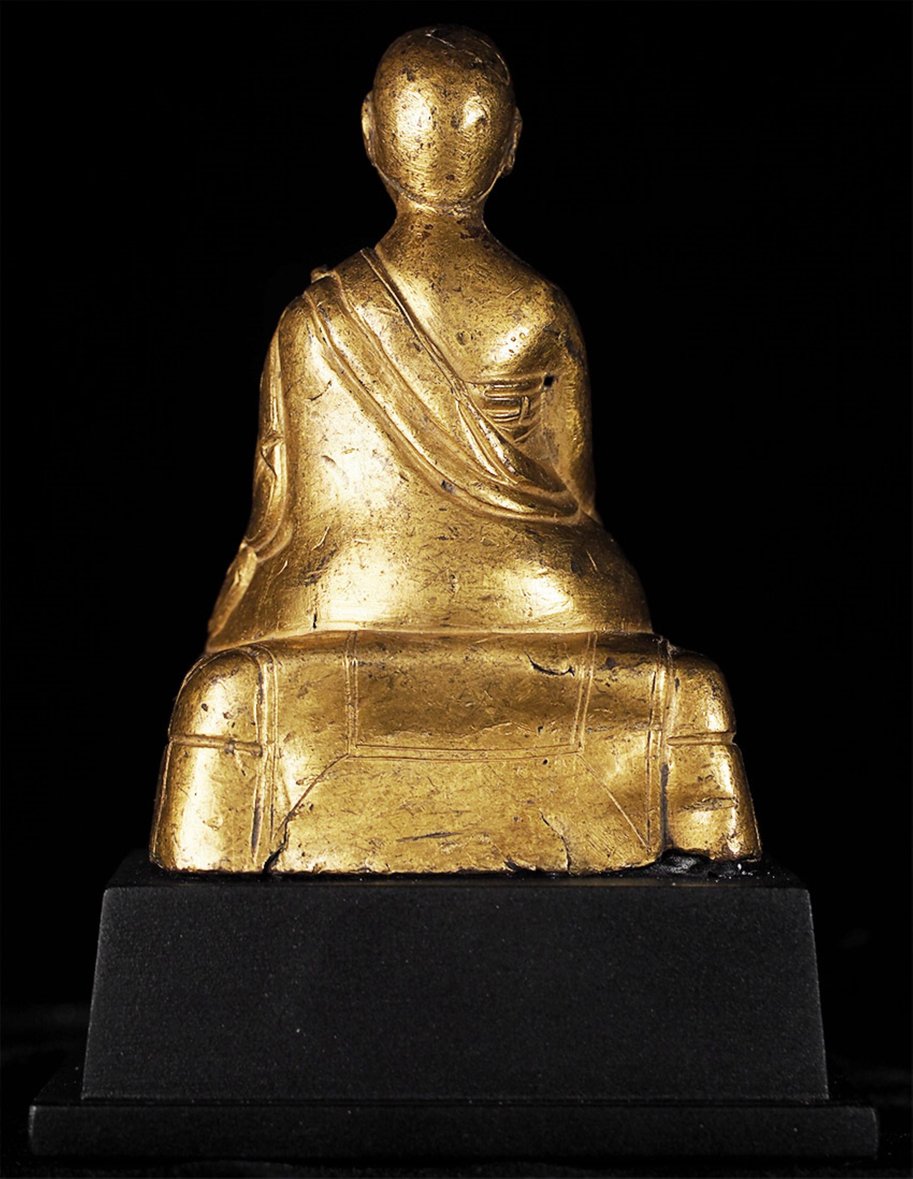 Cast 17thC or earlier Tibetan Buddhist Portrait Statue of a Monk in copper.-Animated For Sale