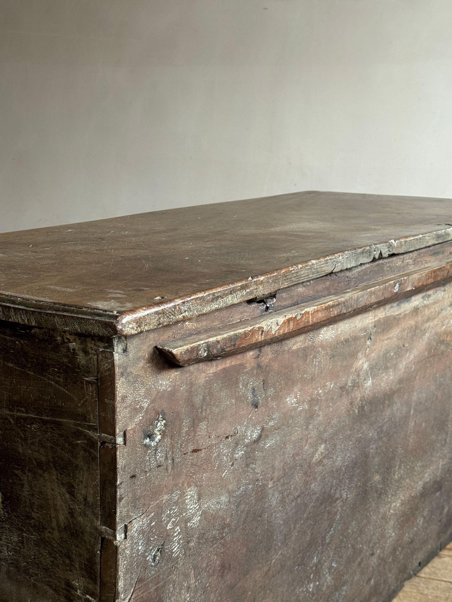 Cassettone in noce del XVII secolo in vendita 3