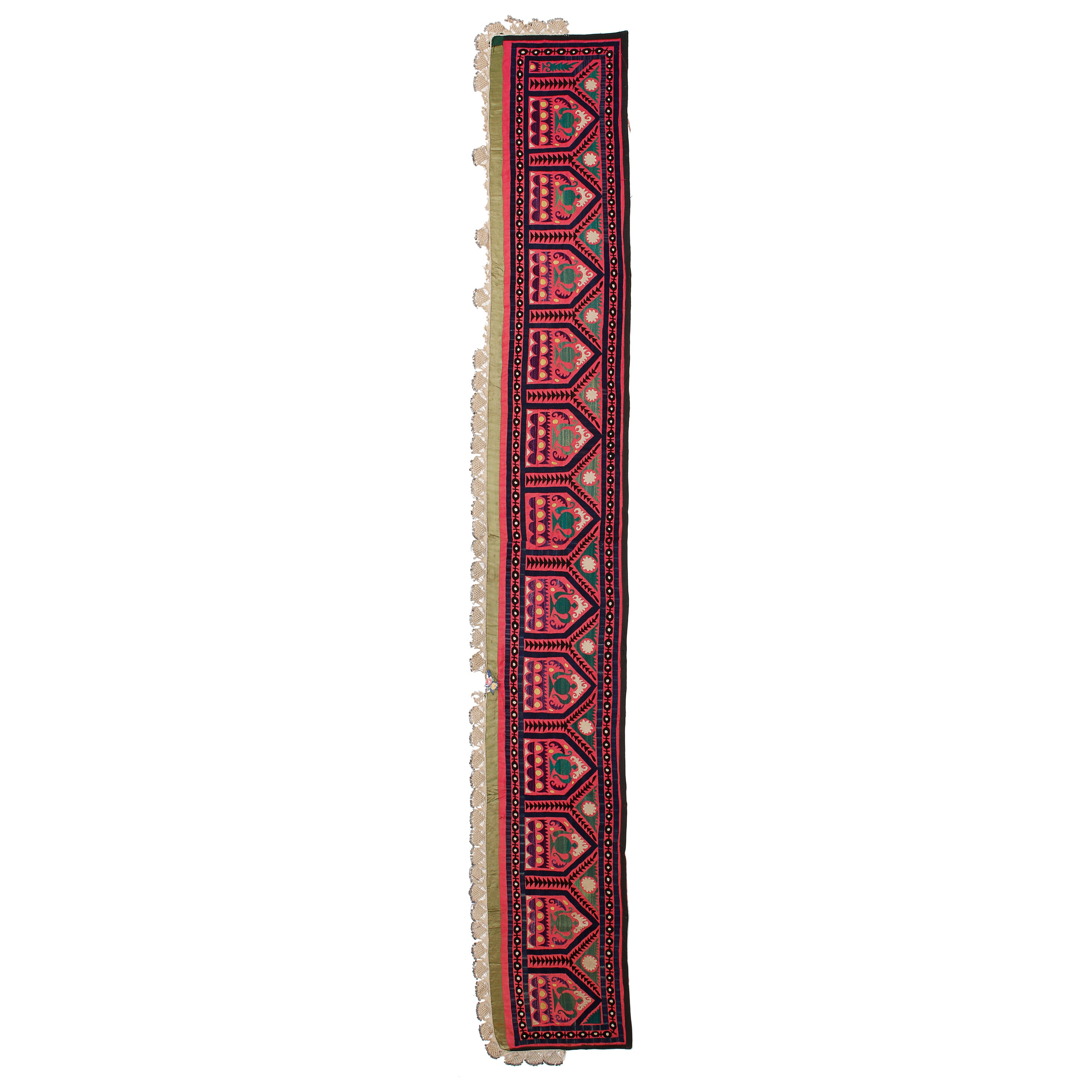 1.7x12.2 Ft Uzbek Red Wall Hanging, Tapis de table en soie et coton brodé en vente