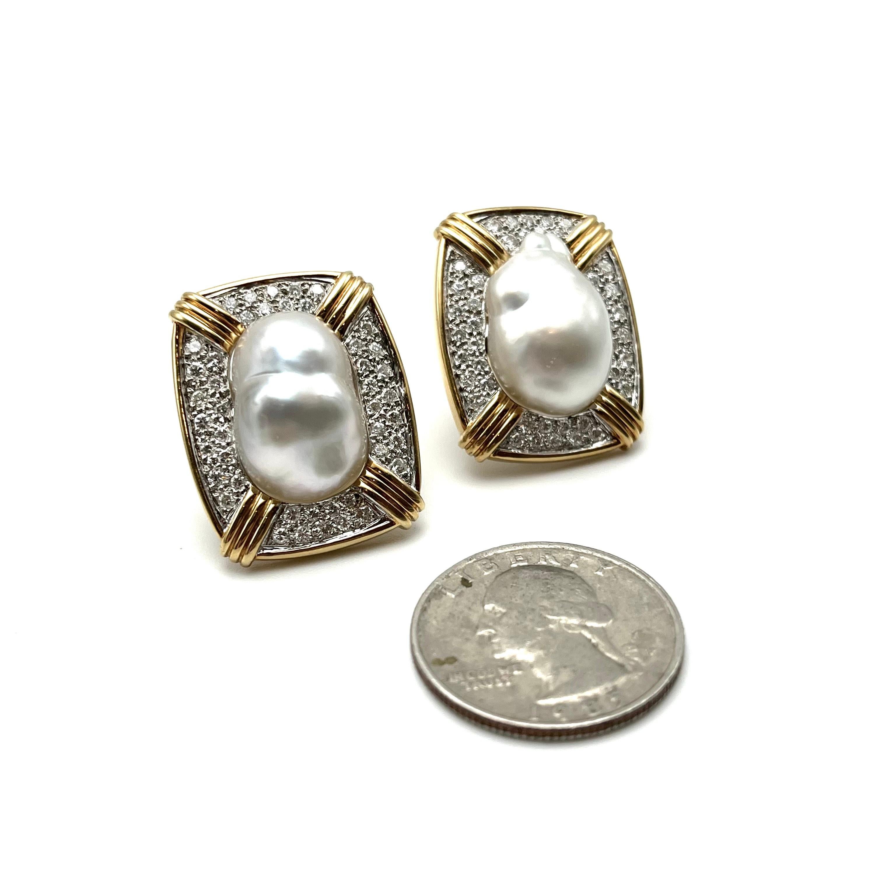 Pendientes Omega de Perlas Barrocas y Diamantes 18/14KT Corte redondo en venta