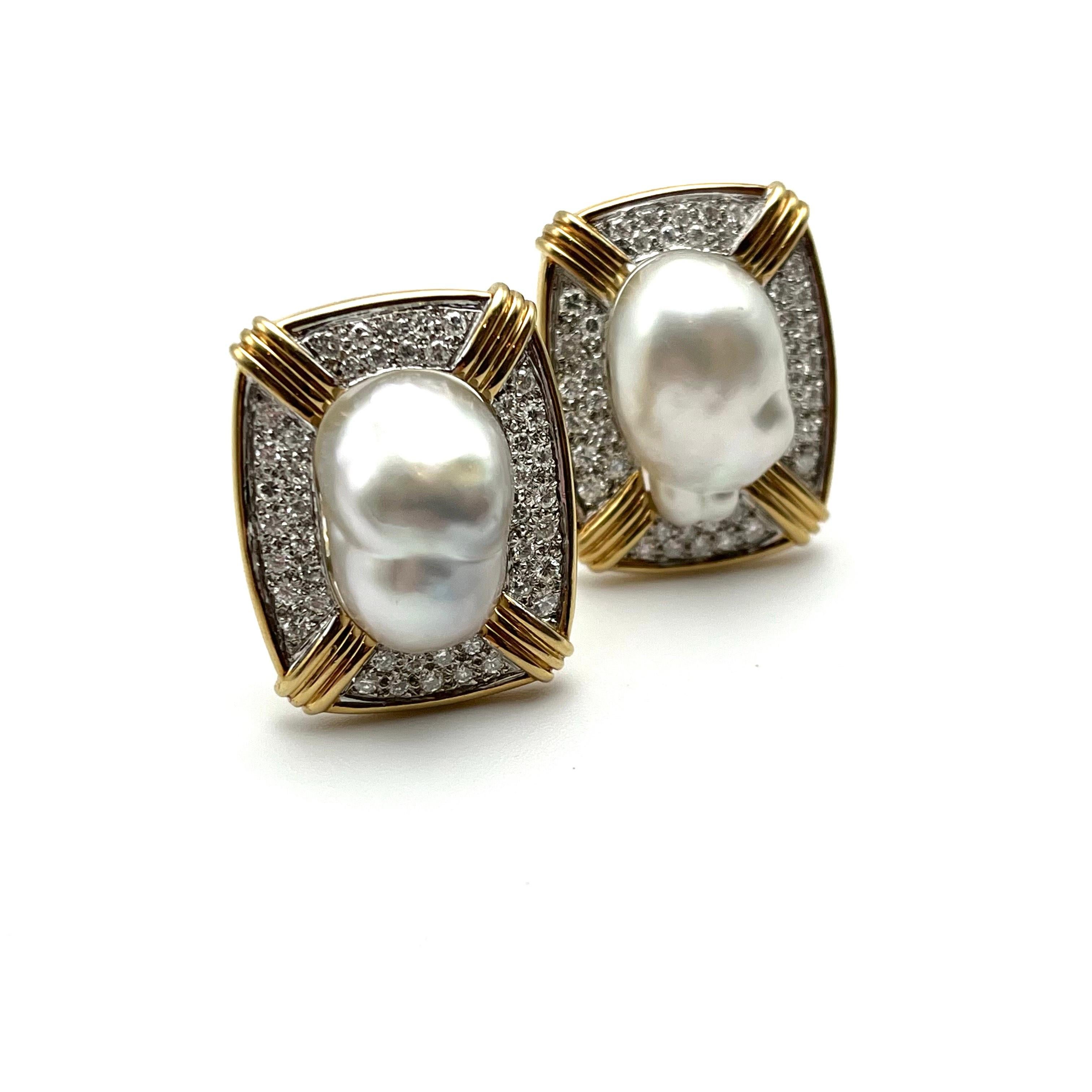 Pendientes Omega de Perlas Barrocas y Diamantes 18/14KT en Bueno estado para la venta en Lynchburg, VA