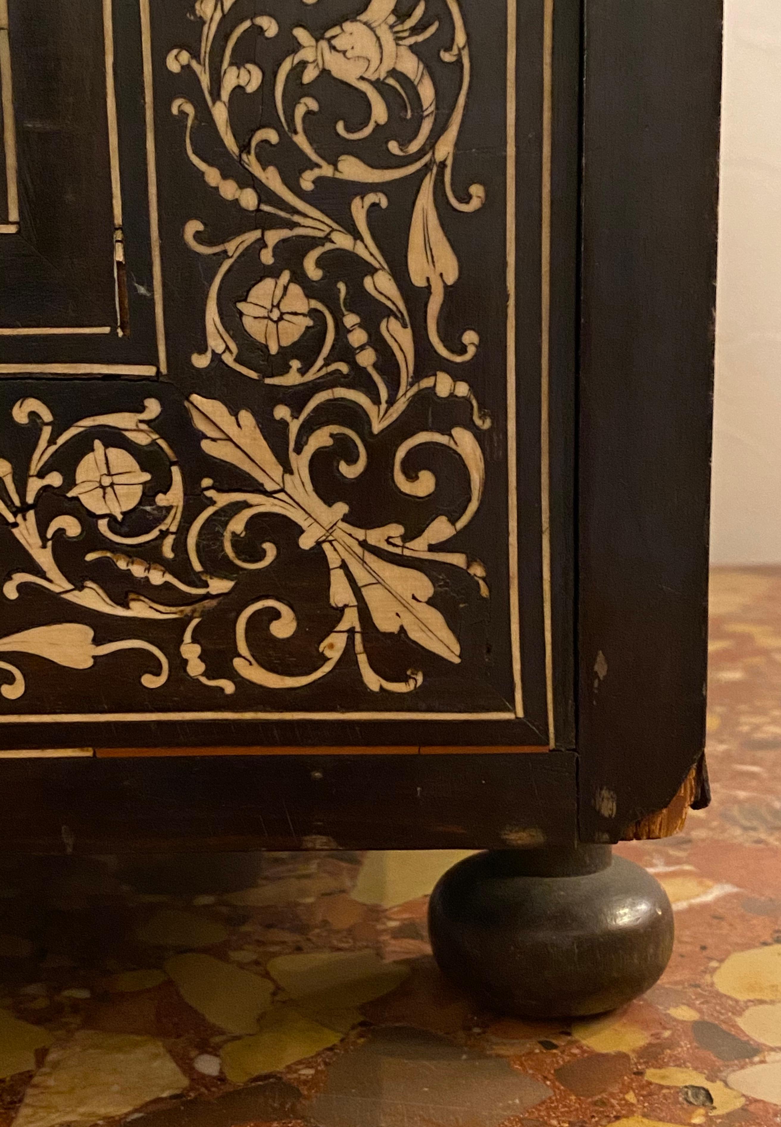 18th-19th Century Rosewood and Ebony Italian Table Cabinet, Box or Mini Trunk 10