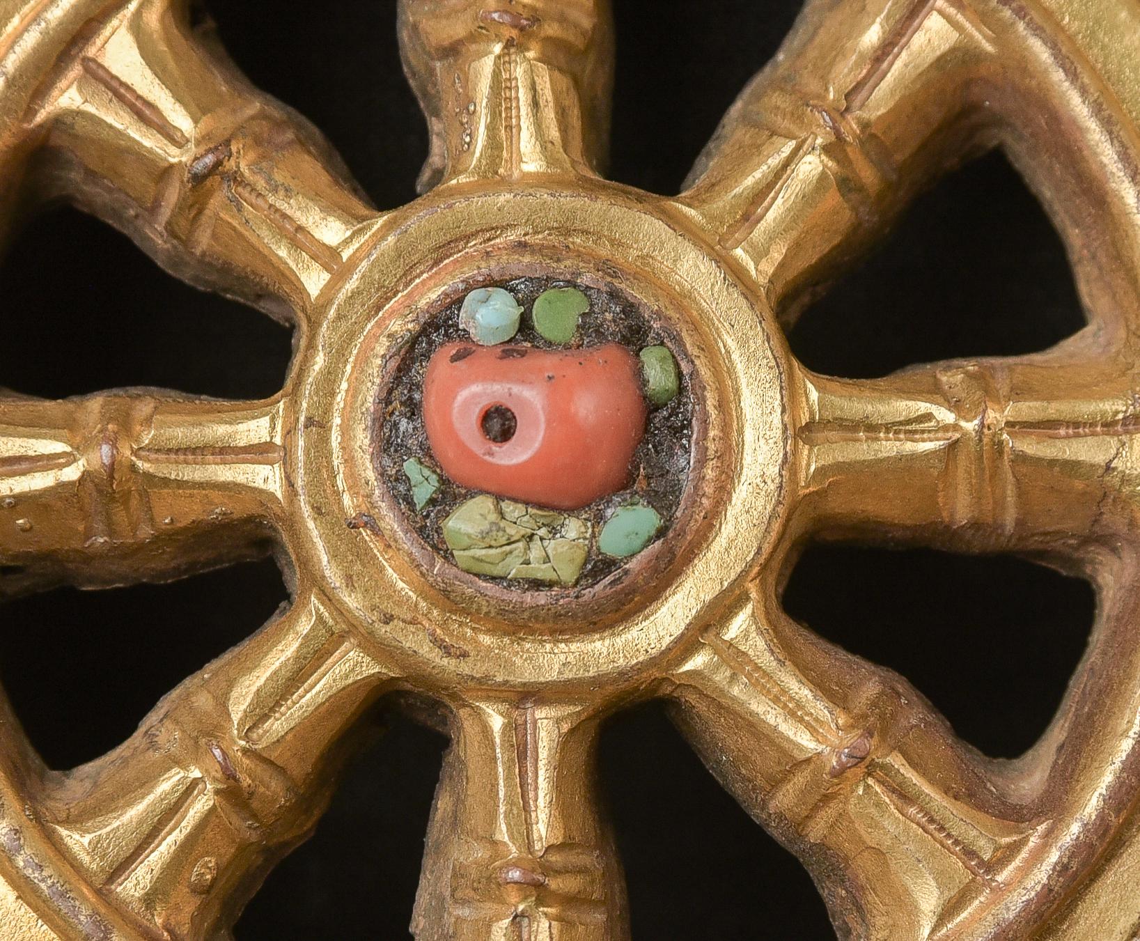 Asiatique 18 /19 siècle Roue de la loi tibétaine en cuivre doré ( 5 