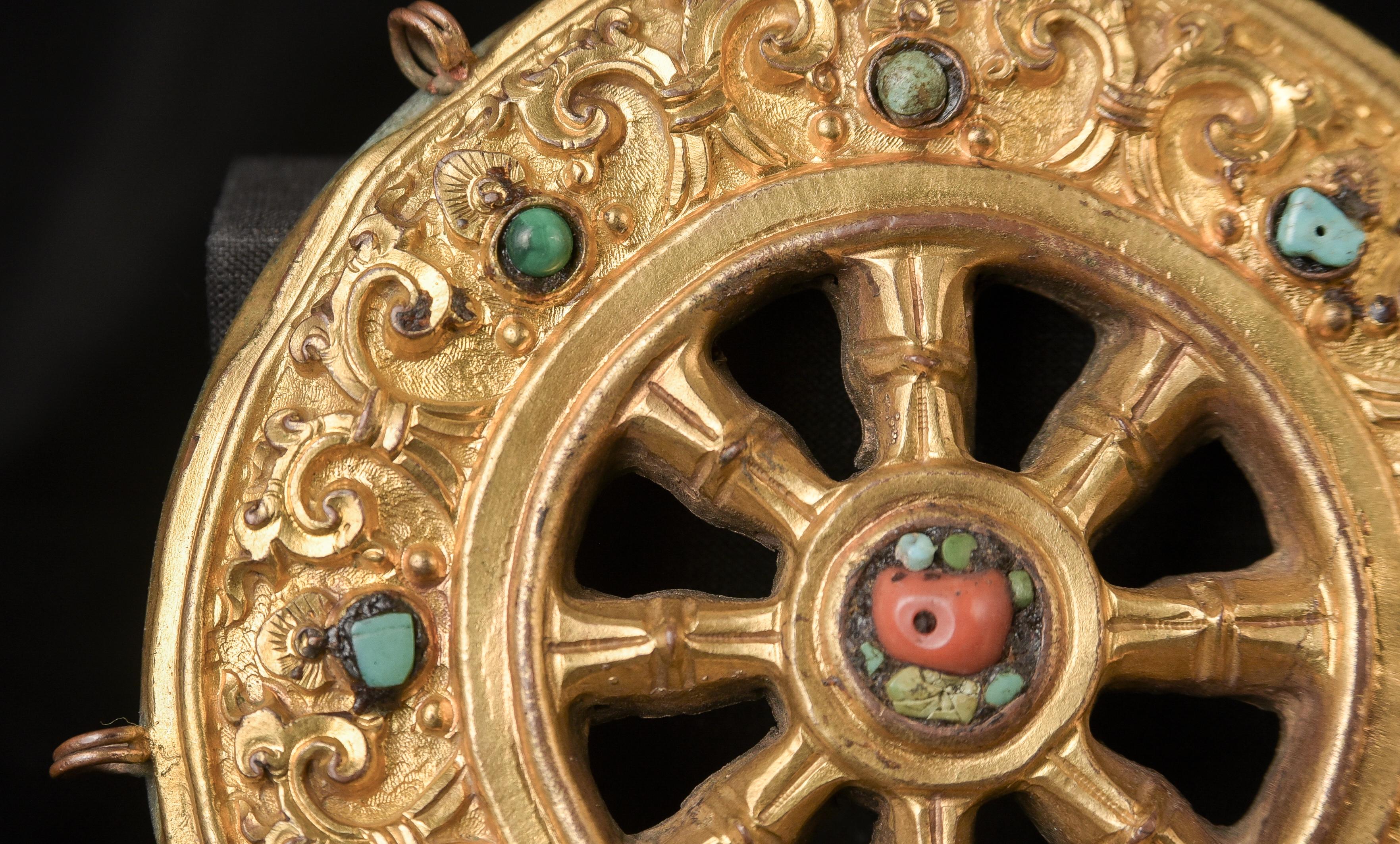 18 /19 siècle Roue de la loi tibétaine en cuivre doré ( 5 