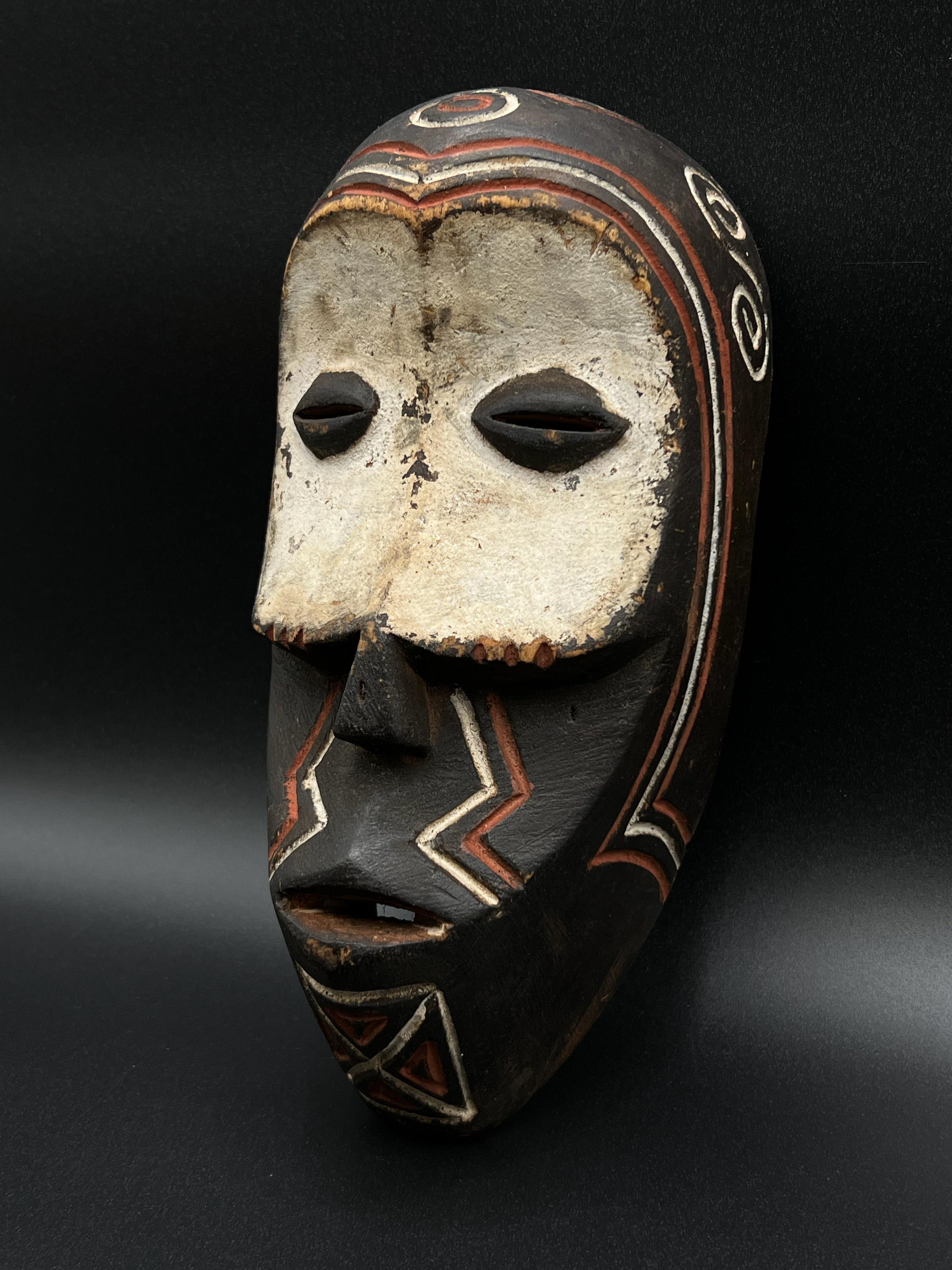 Artisanat Un beau masque Bena Lulua, art populaire africain primitif, 18/1900 en vente