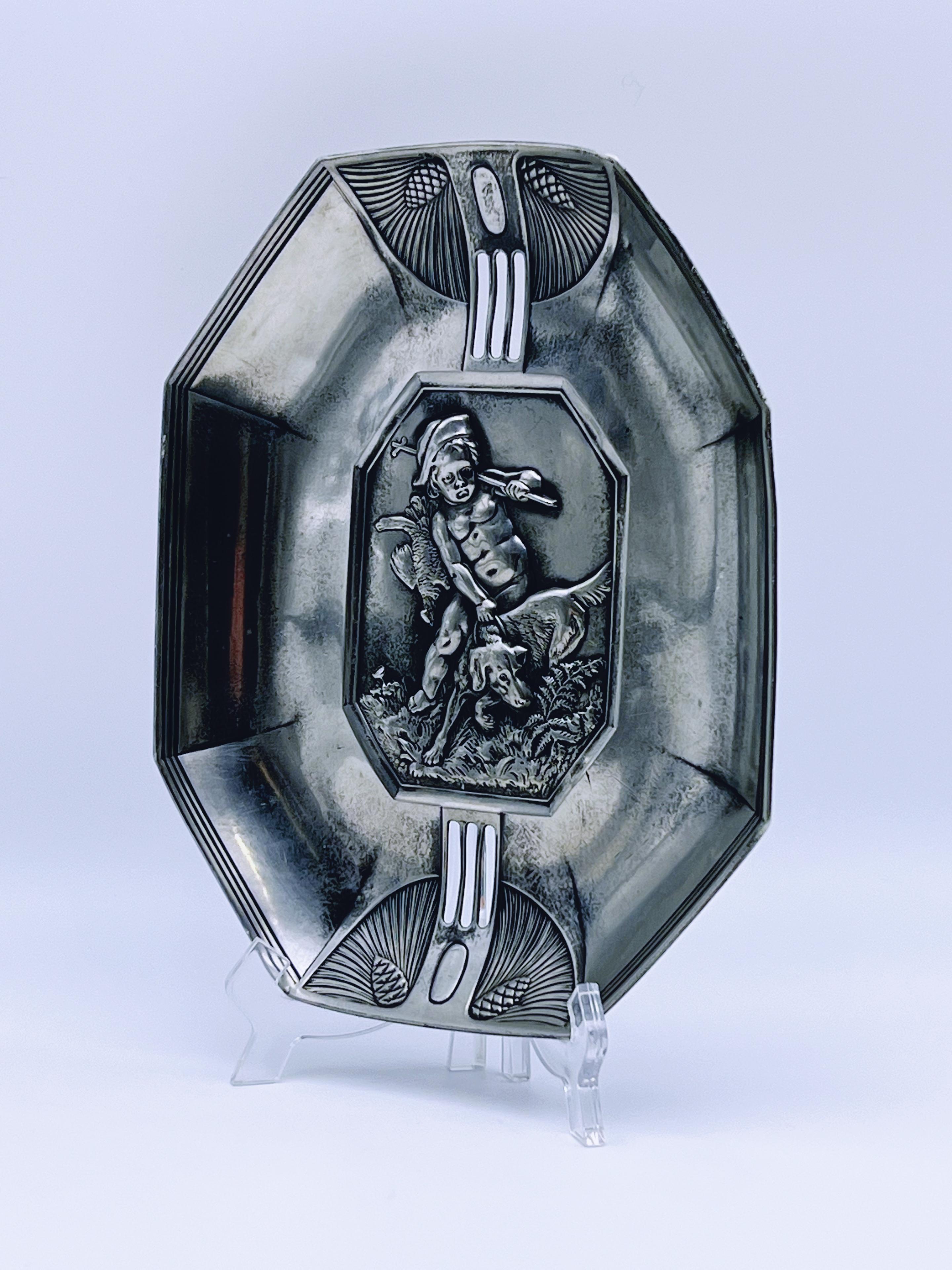 Norvégien 18/1900 Antique RUSTIC wall hanging Pewter Plate (Plaque d'étain) en vente