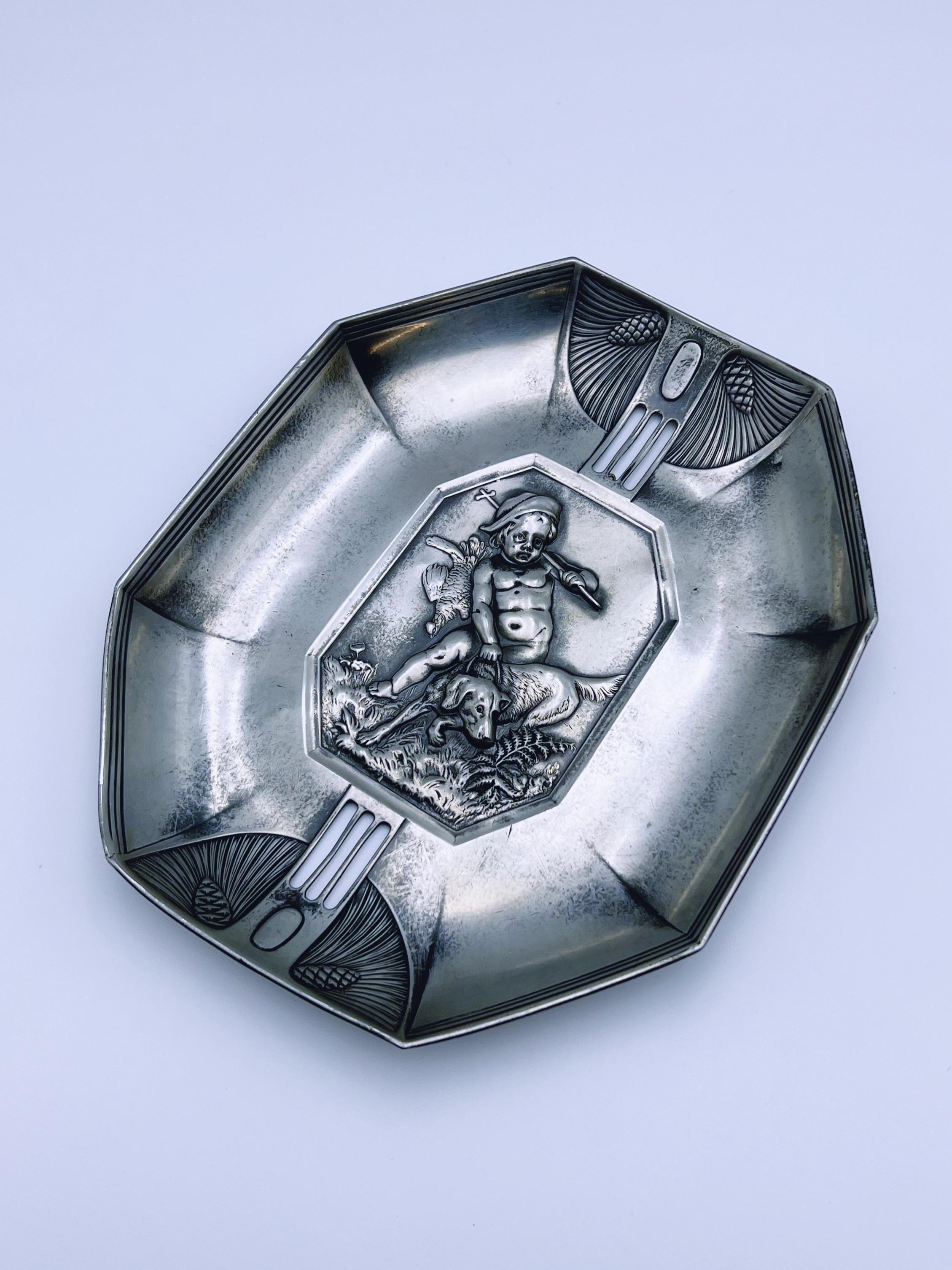 18/1900 Antique RUSTIC wall hanging Pewter Plate (Plaque d'étain) Bon état - En vente à Skien, NO