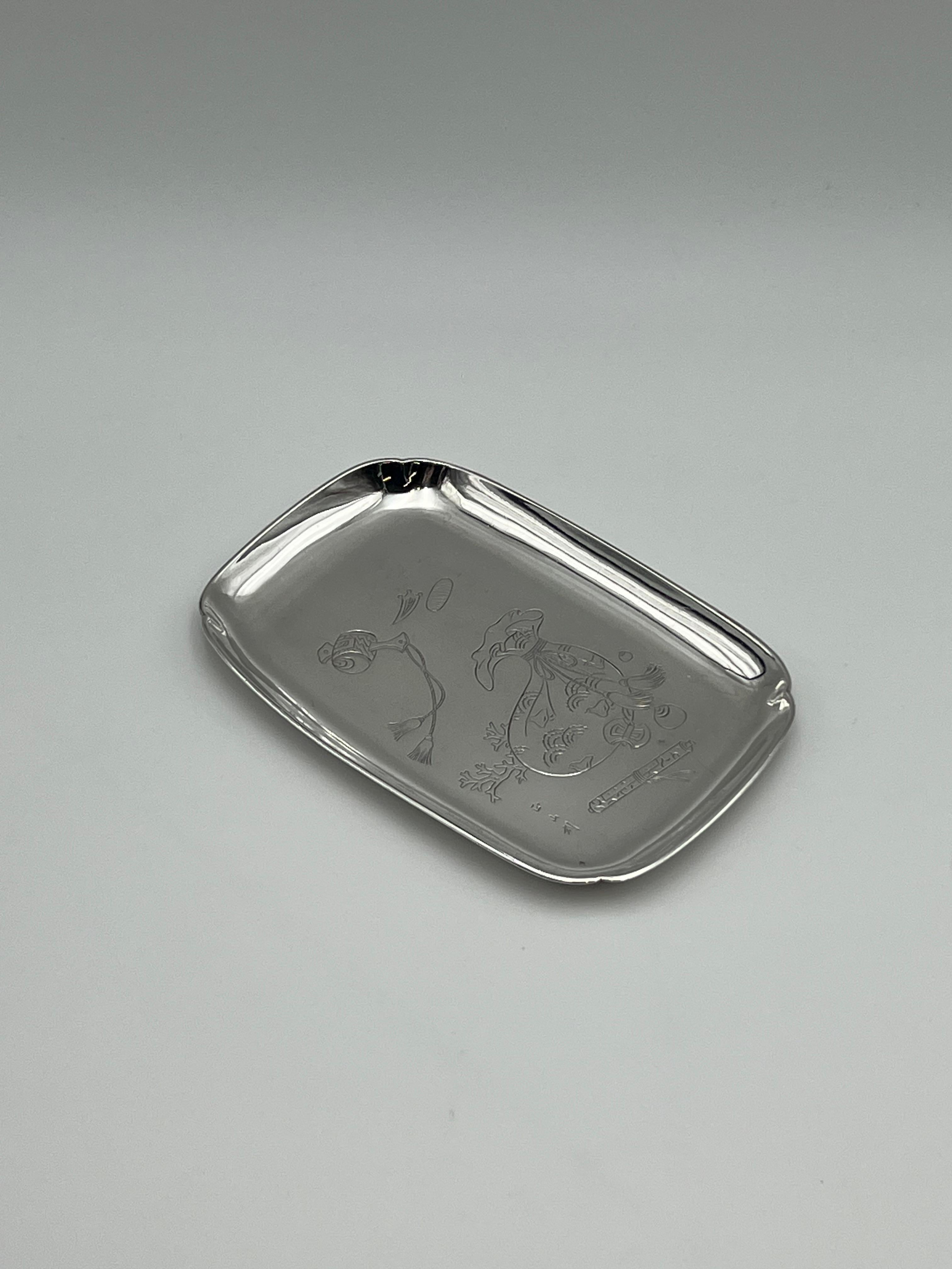 Bandeja japonesa antigua de plata maciza de 18/1900, hecha a mano, firmada Japonés en venta