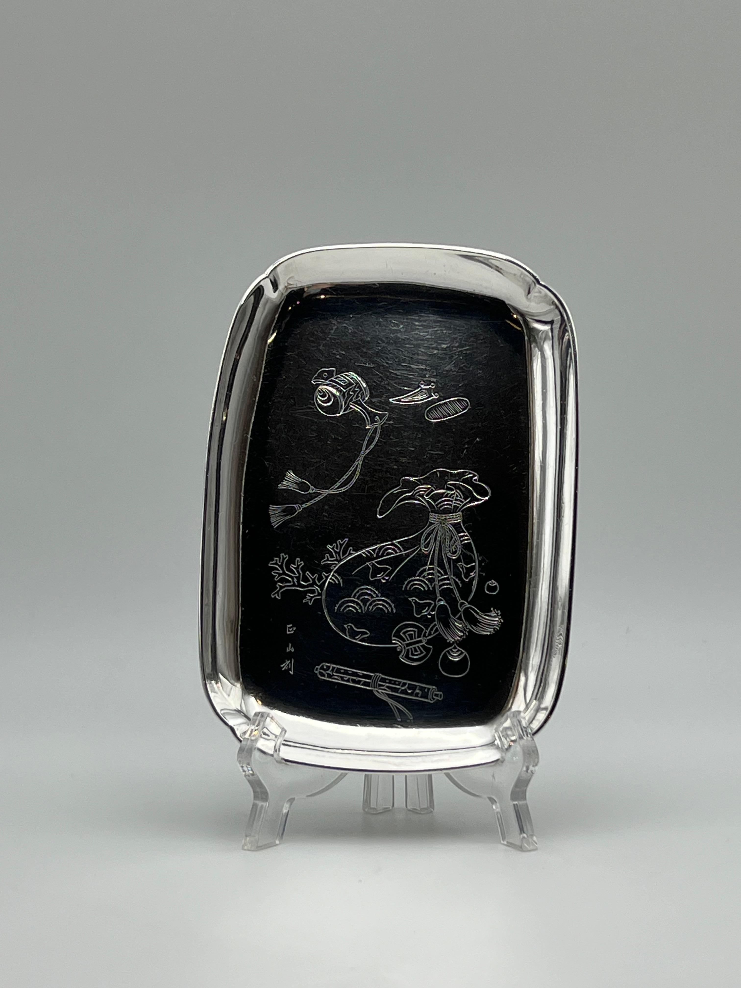 Bandeja japonesa antigua de plata maciza de 18/1900, hecha a mano, firmada siglo XX en venta