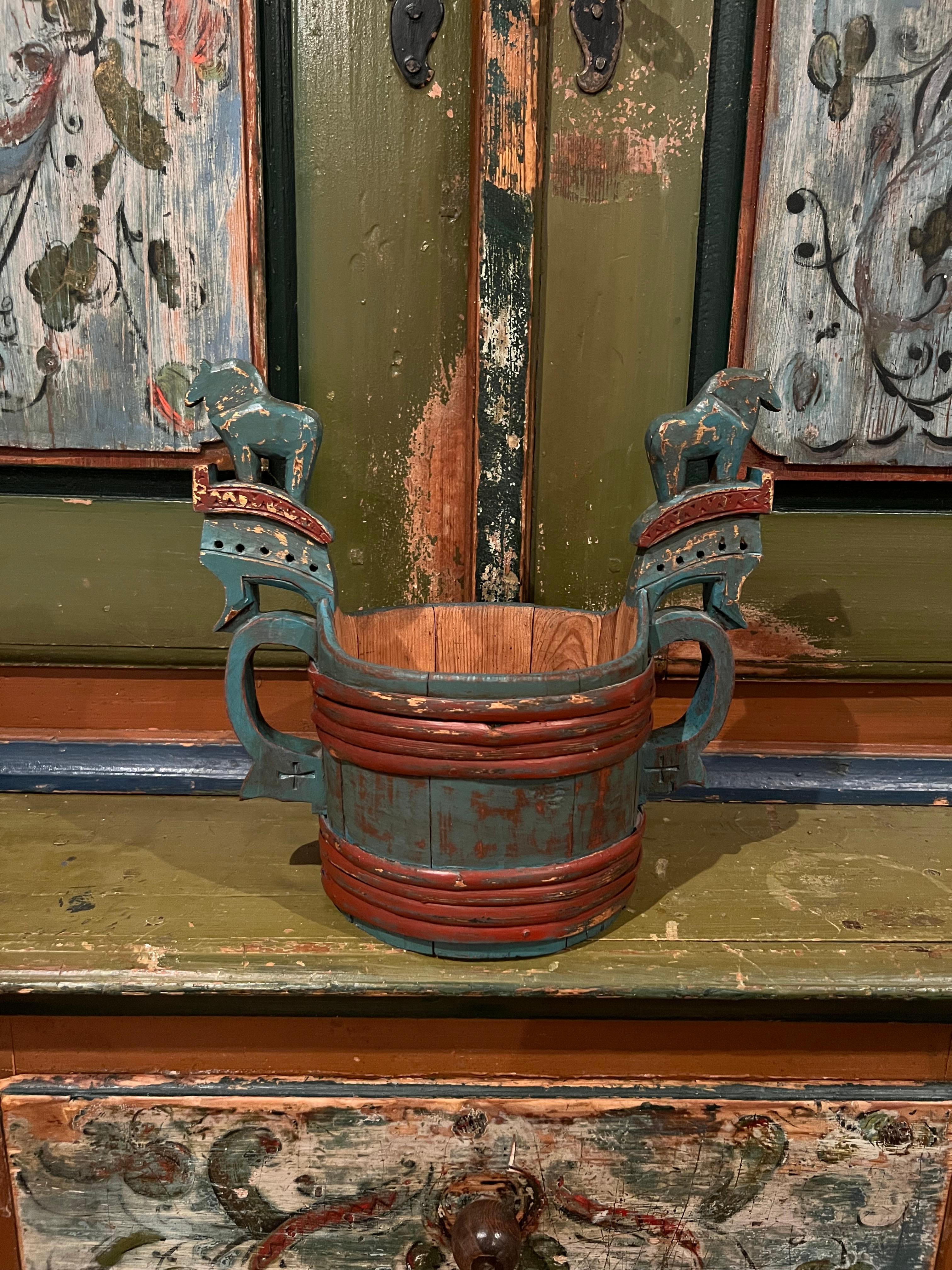 Museum-Quality Antique Norwegian Ale Bowl (Staup) - Ytre Sogn, Vestland, ca. 1880-1920

This stunning primitive ale bowl is a superb example of Norwegian Heritage folk art, handcrafted from natural pine and bentwood in the Ytre Sogn tradition.