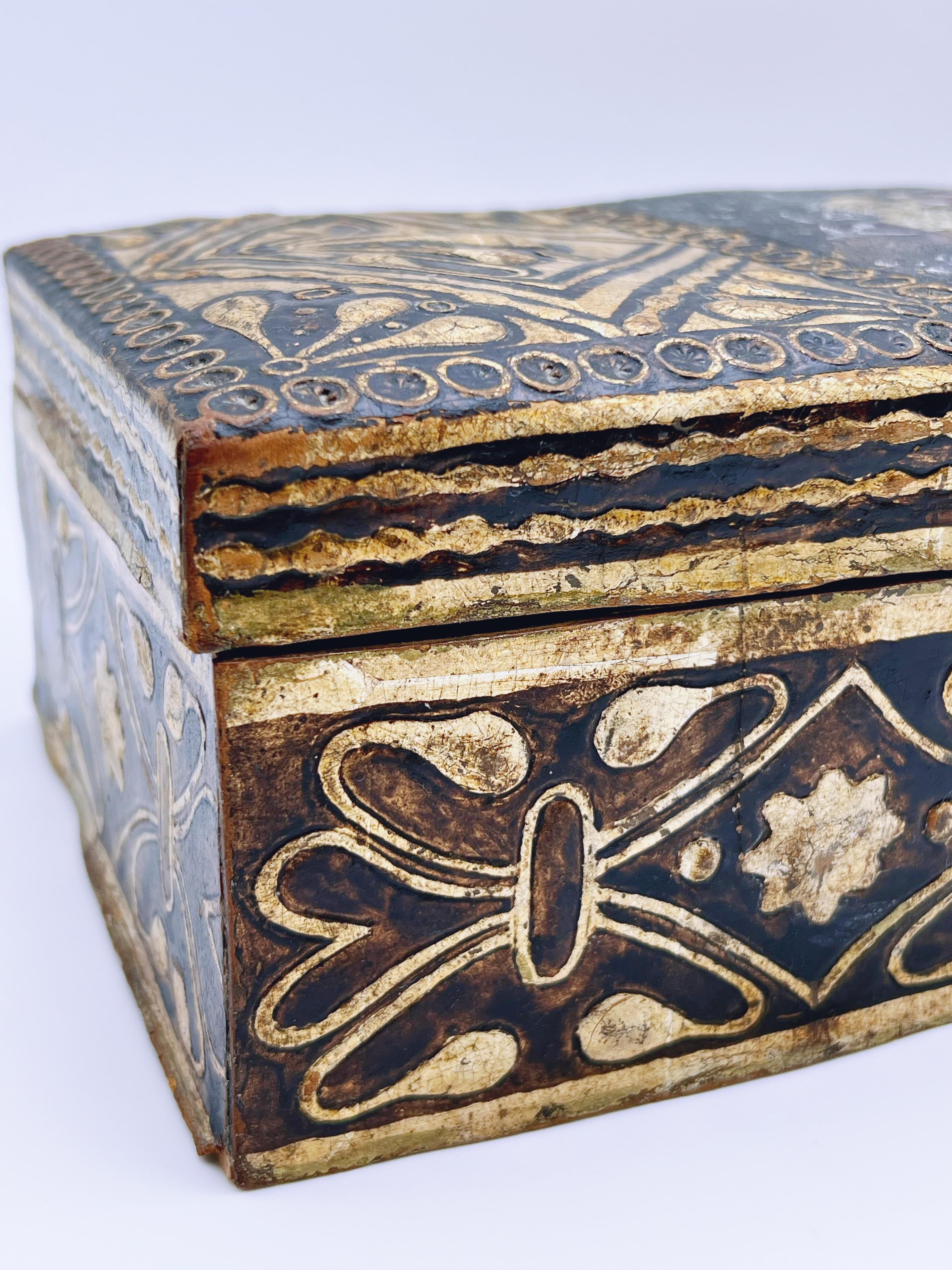 18/1900s “Prince & Princess” cordovan/gold leather box For Sale 3