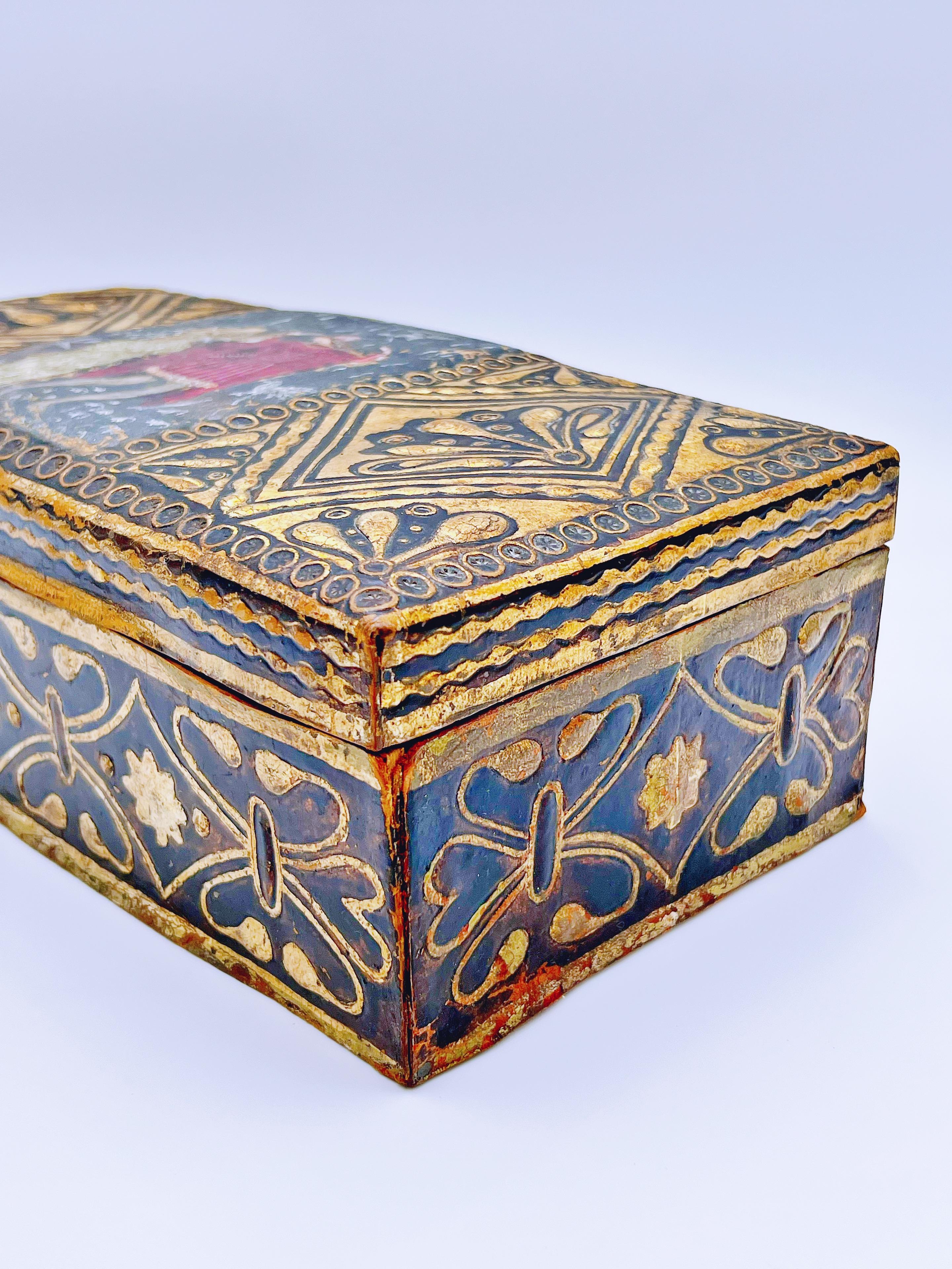 18/1900s “Prince & Princess” cordovan/gold leather box For Sale 4