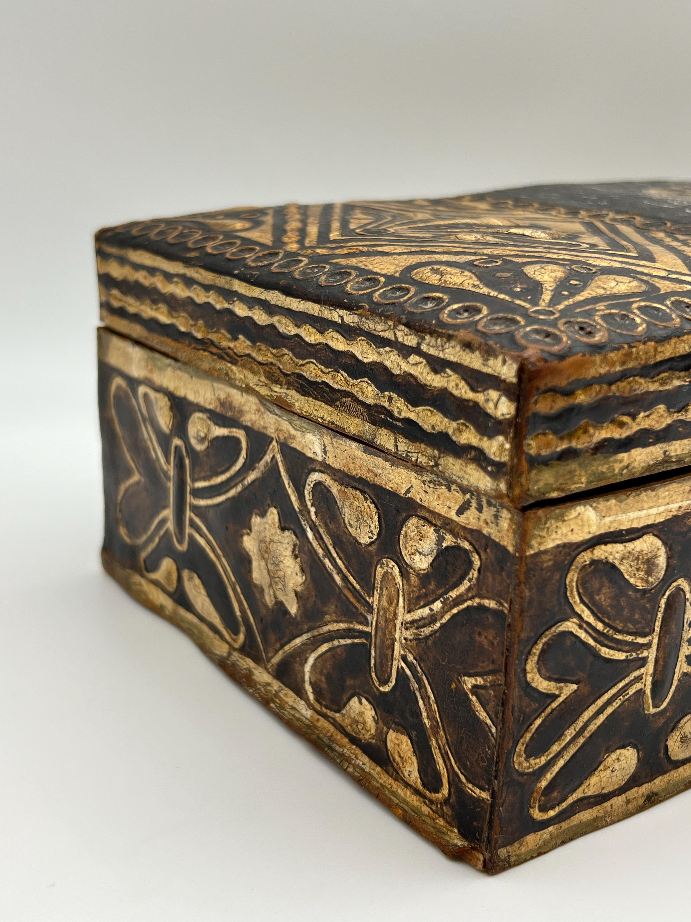 18/1900s “Prince & Princess” cordovan/gold leather box For Sale 8