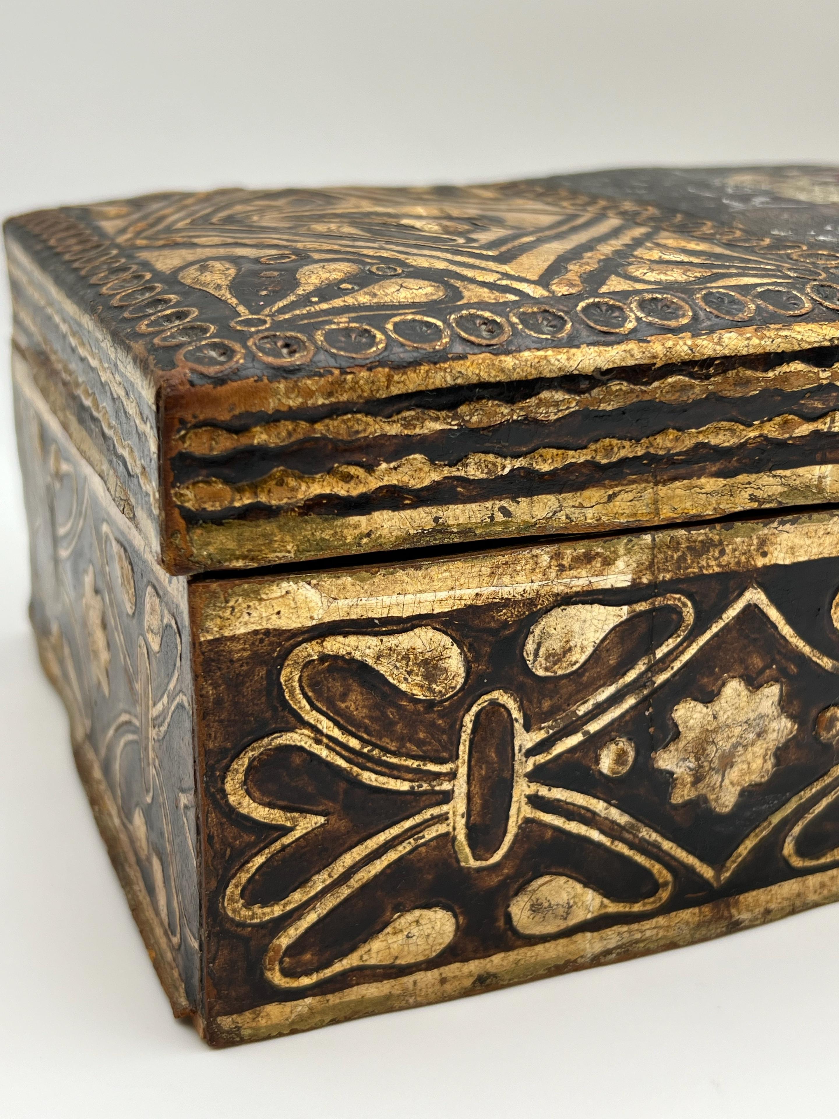 18/1900s “Prince & Princess” cordovan/gold leather box For Sale 9
