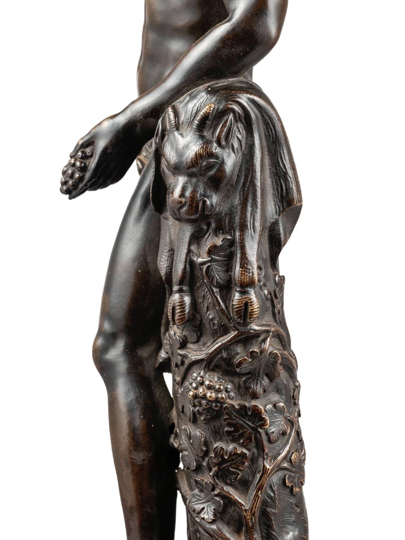 A.I.C. 18/19ème Sculpture de Bacchus en bronze patiné de style néoclassique italien en vente 2