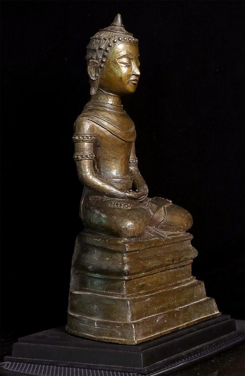 Bronze 18/19th Century Unique, Large Burmese Buddha, 8030 For Sale