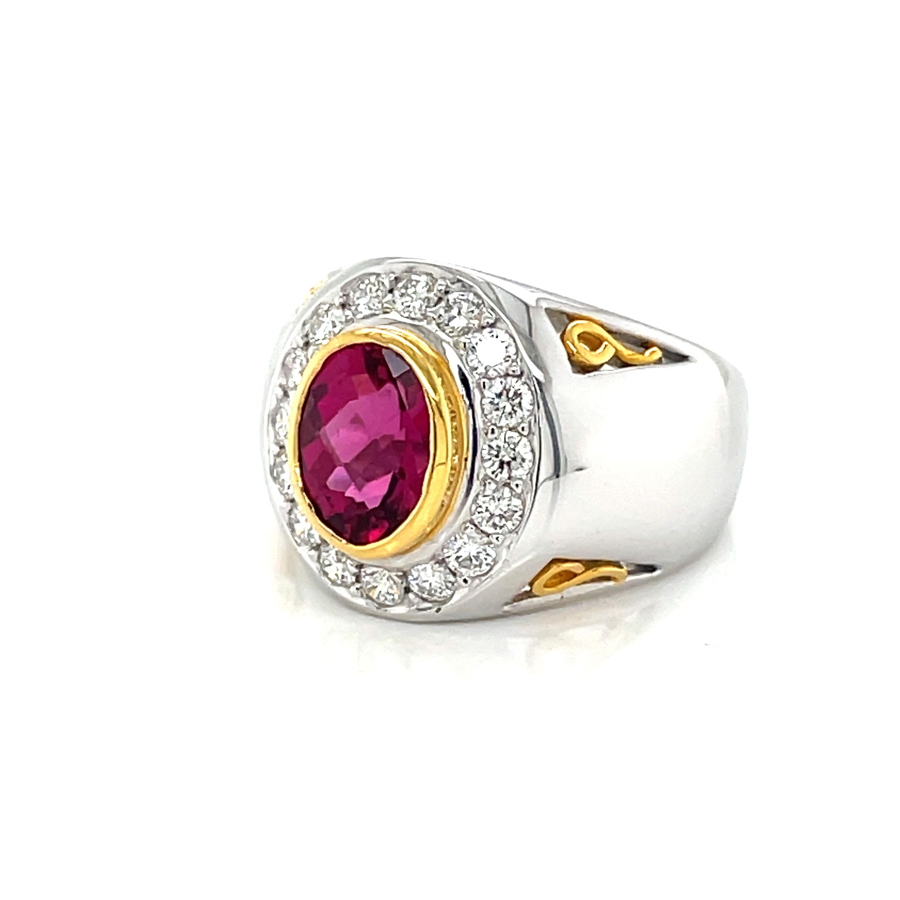 18/22k Gold Oval-Shaped Rubellite Cts 2 Diamond Engagement Ring In New Condition For Sale In Hong Kong, HK