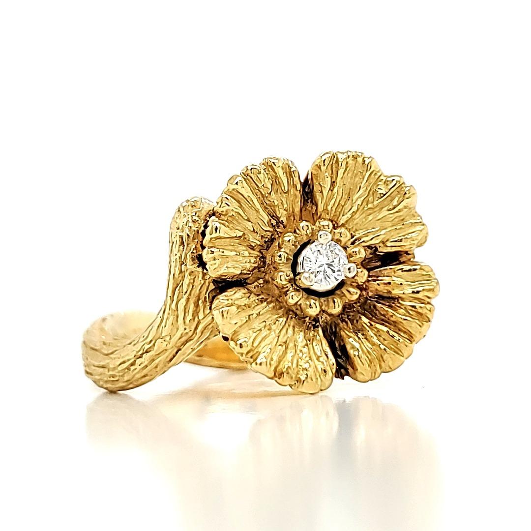 18 and 24 K gold ring with diamond centre.

Carved and moulded by a skilled  artisan of Italy, this statement  gold ring gives a rich outwardly look and feel to the wearer and is certainly eye catching to others.

The flower as well as the shank are