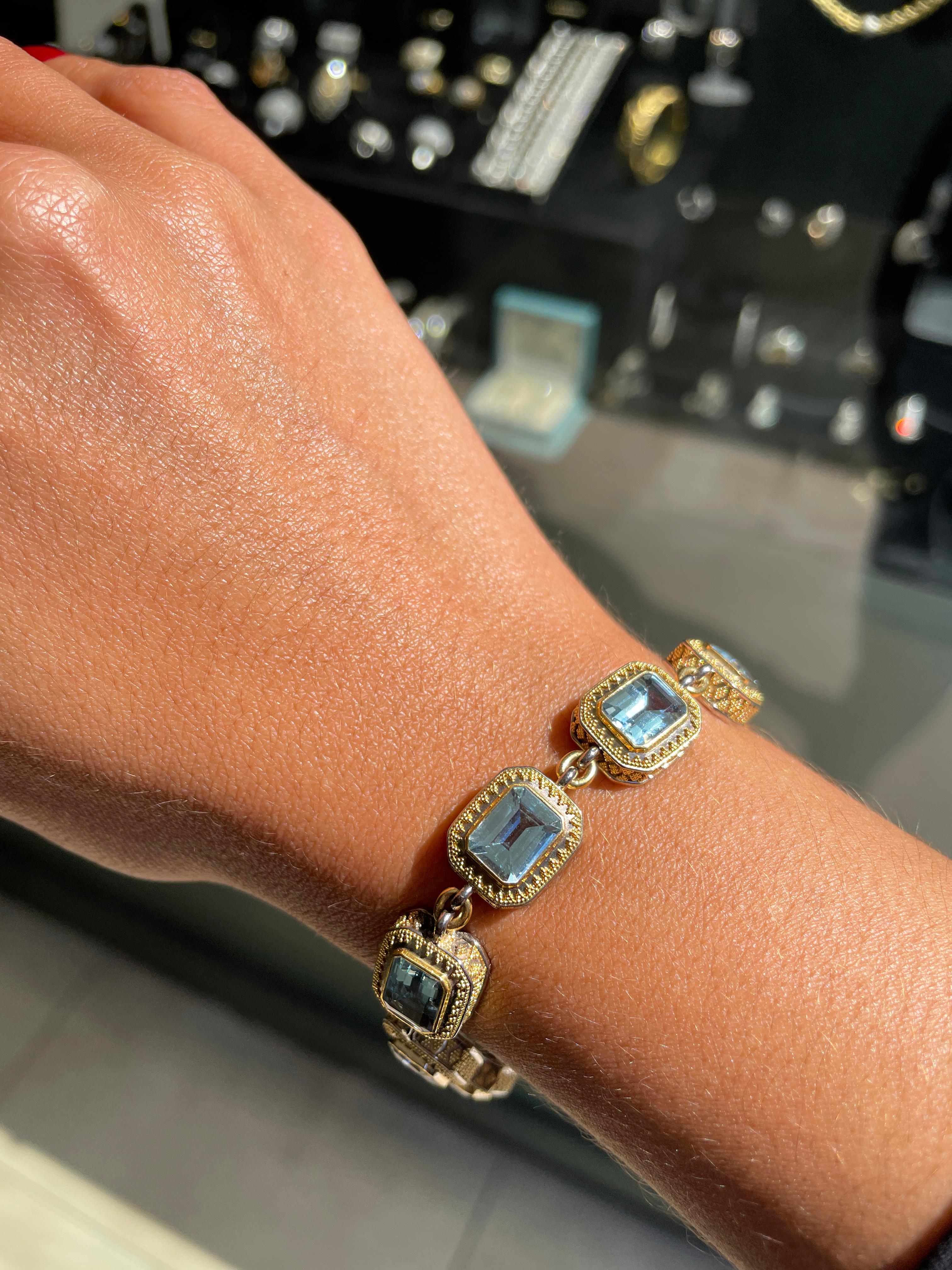 18 Karat und 21 Karat Gold Aquamarin-Armband (Smaragdschliff) im Angebot