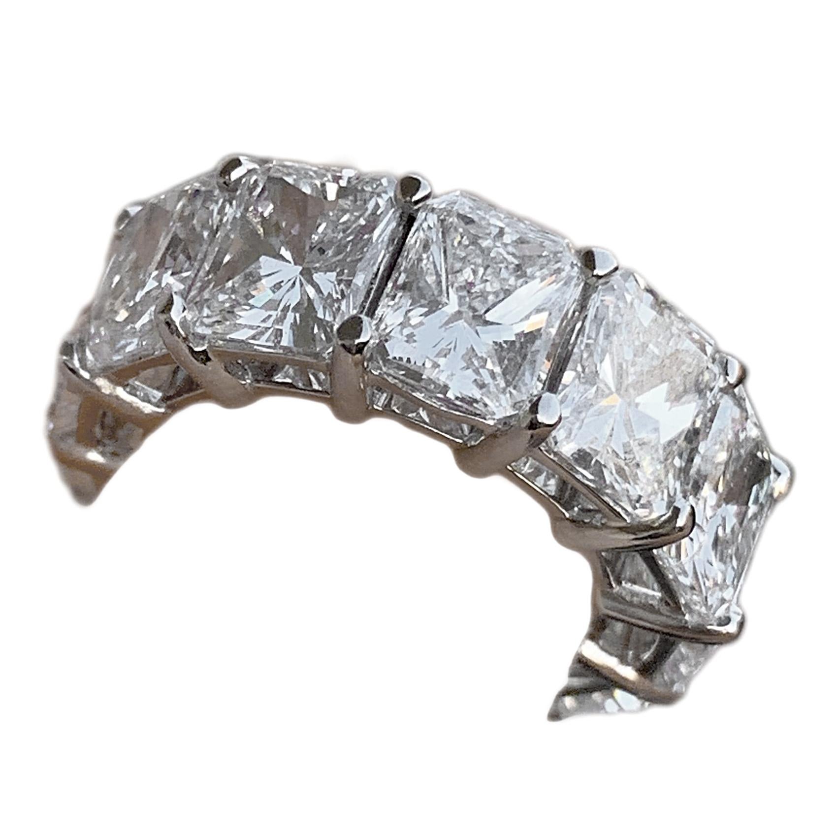 Can be sized to any finger size, ring will be made to order and take approximately 1-3 weeks from customers final design approval. If you need a sooner date let us know and we will see if we can accommodate you. Carat weight and color and clarity of