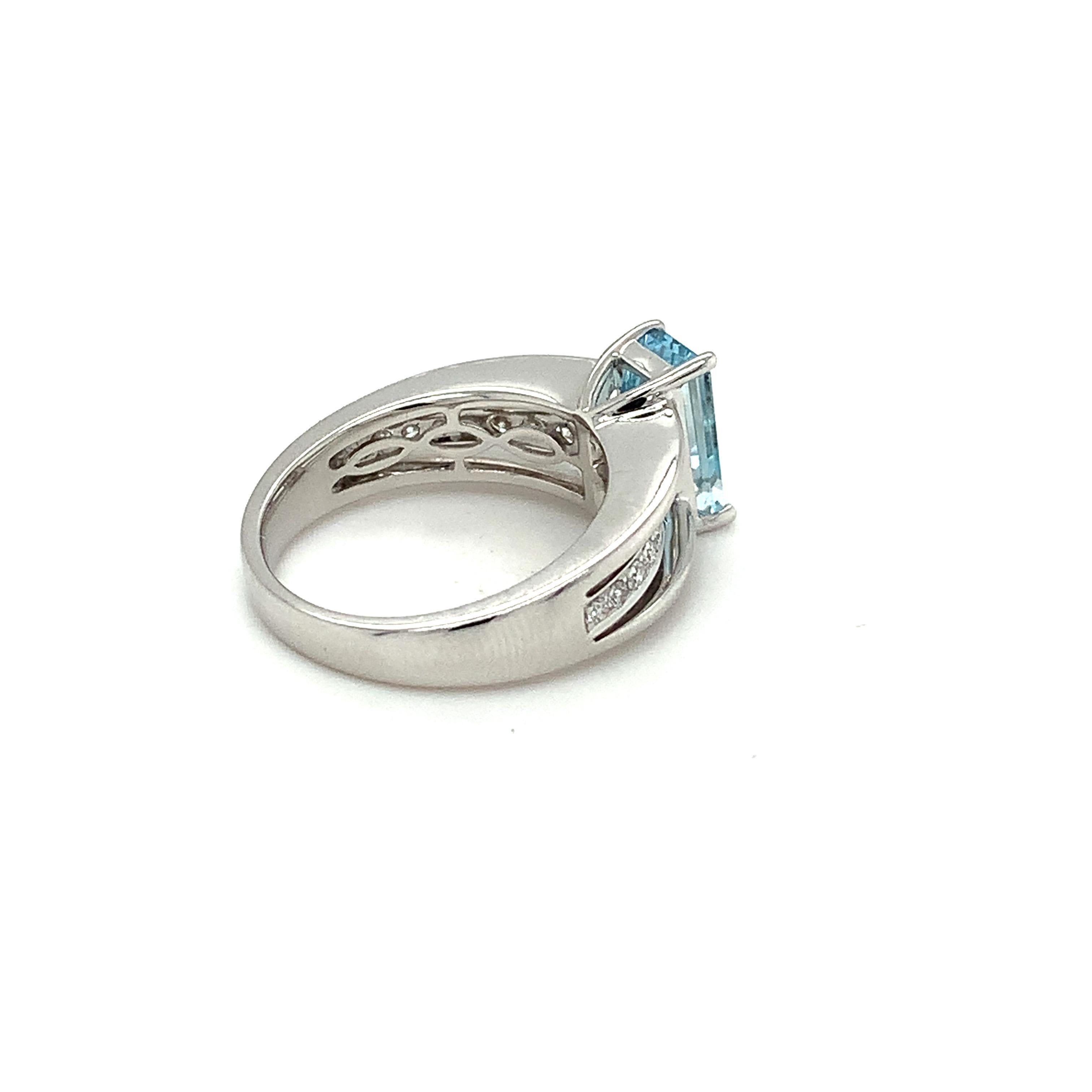 1.8 Carat Aquamarine Diamond White Gold Ring  In New Condition For Sale In Trumbull, CT