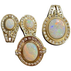 18 Carat Australian Opal and 4.57 Carat Diamond Pendant/Necklace/Ring 14K Gold