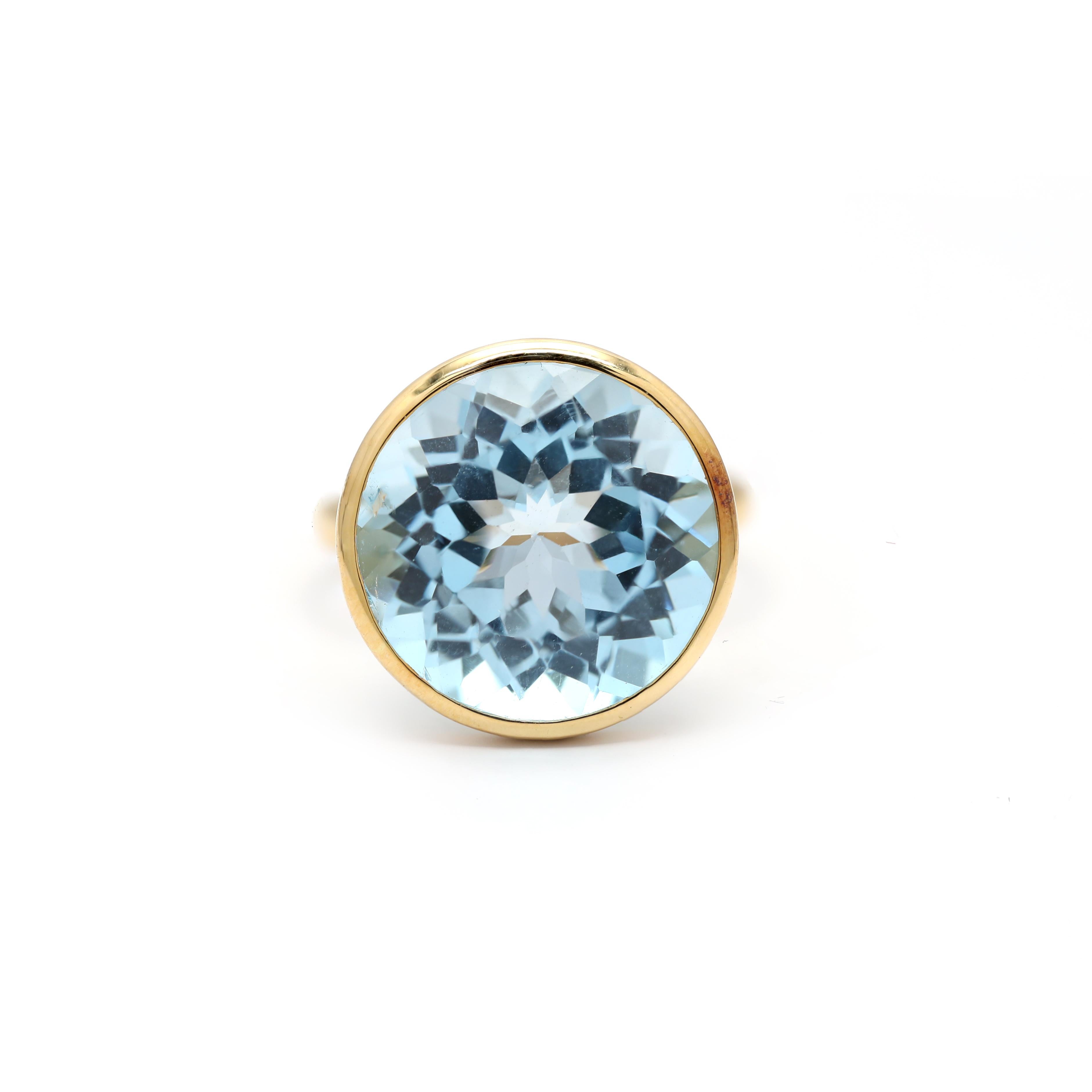 For Sale:  4 Carat Bezel Set Aquamarine Gemstone Ring in 18K Solid Yellow Gold 2