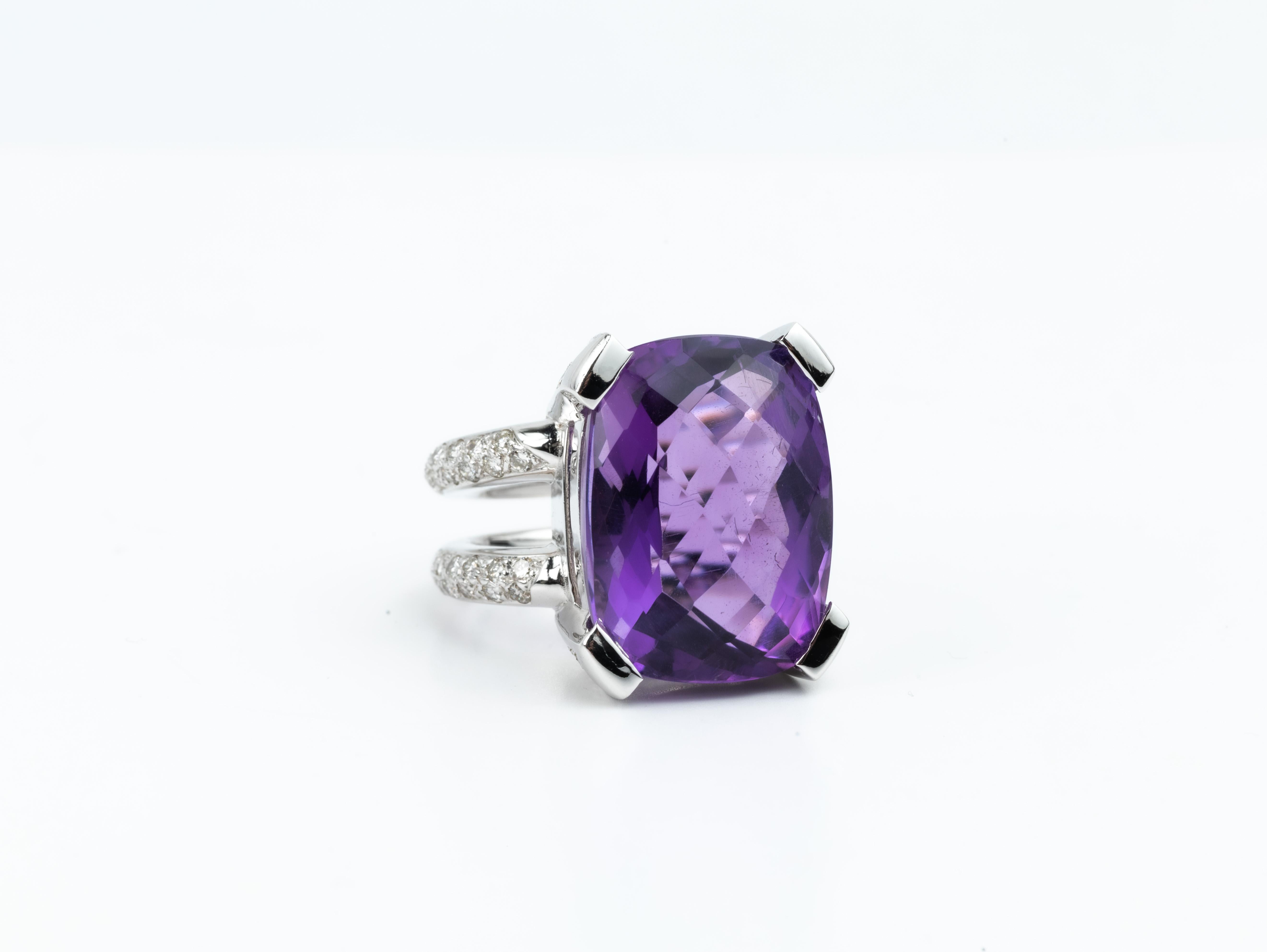 Art déco 18 carat Cushion Cut Purple Amethyst 1 CT Diamond Cocktail Statement Ring 18k en vente