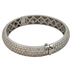 18 Carat Diamond Bangle Bracelet in 14k White Gold