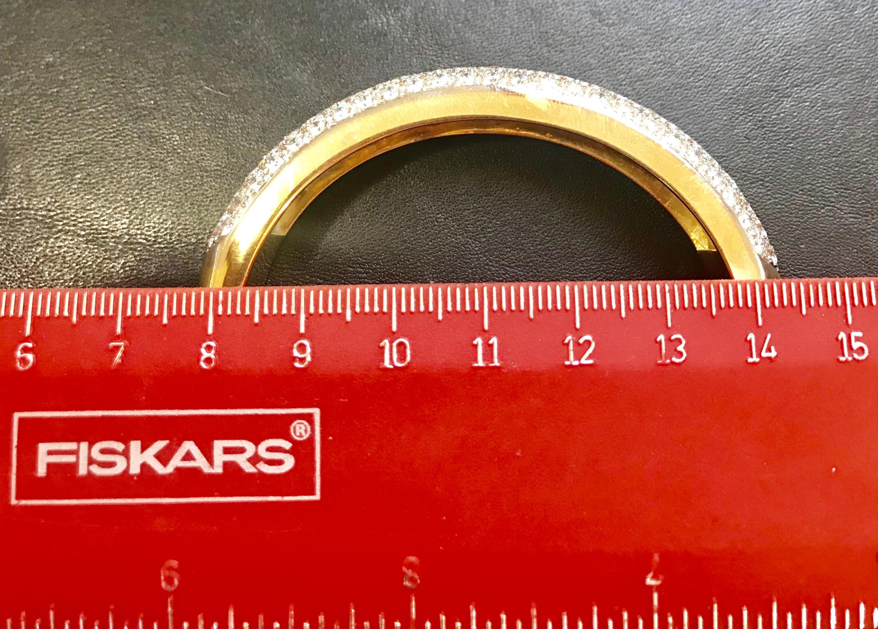 Round Cut 18 Carat Diamonds VS Quality E-F Color 18 Karat Gold 60 Grams Bangle /Bracelet