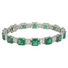 18 Carat Emerald and Asscher Cut Diamond Tennis Bracelet in 18k White Gold